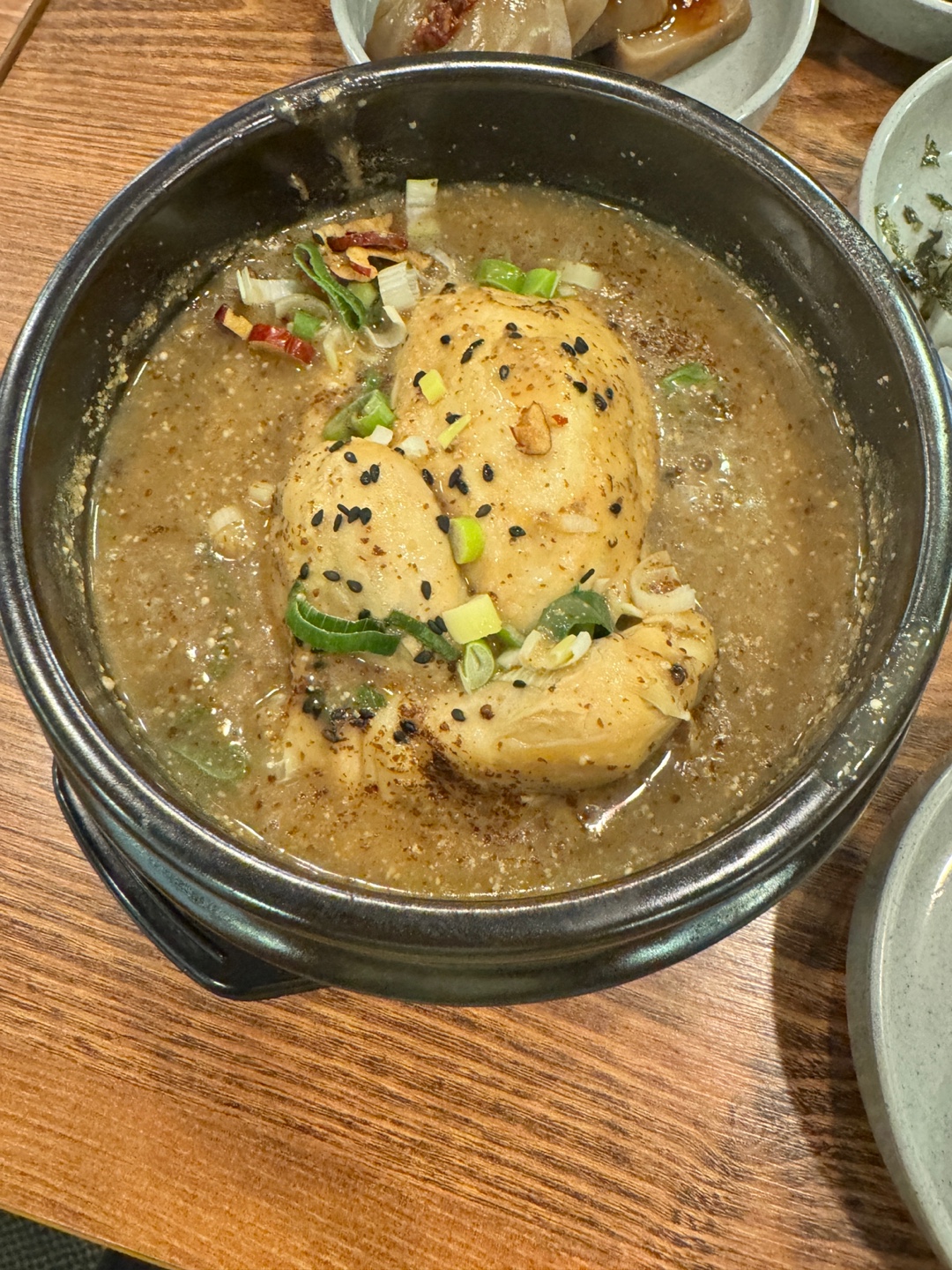 명가약초능이백숙