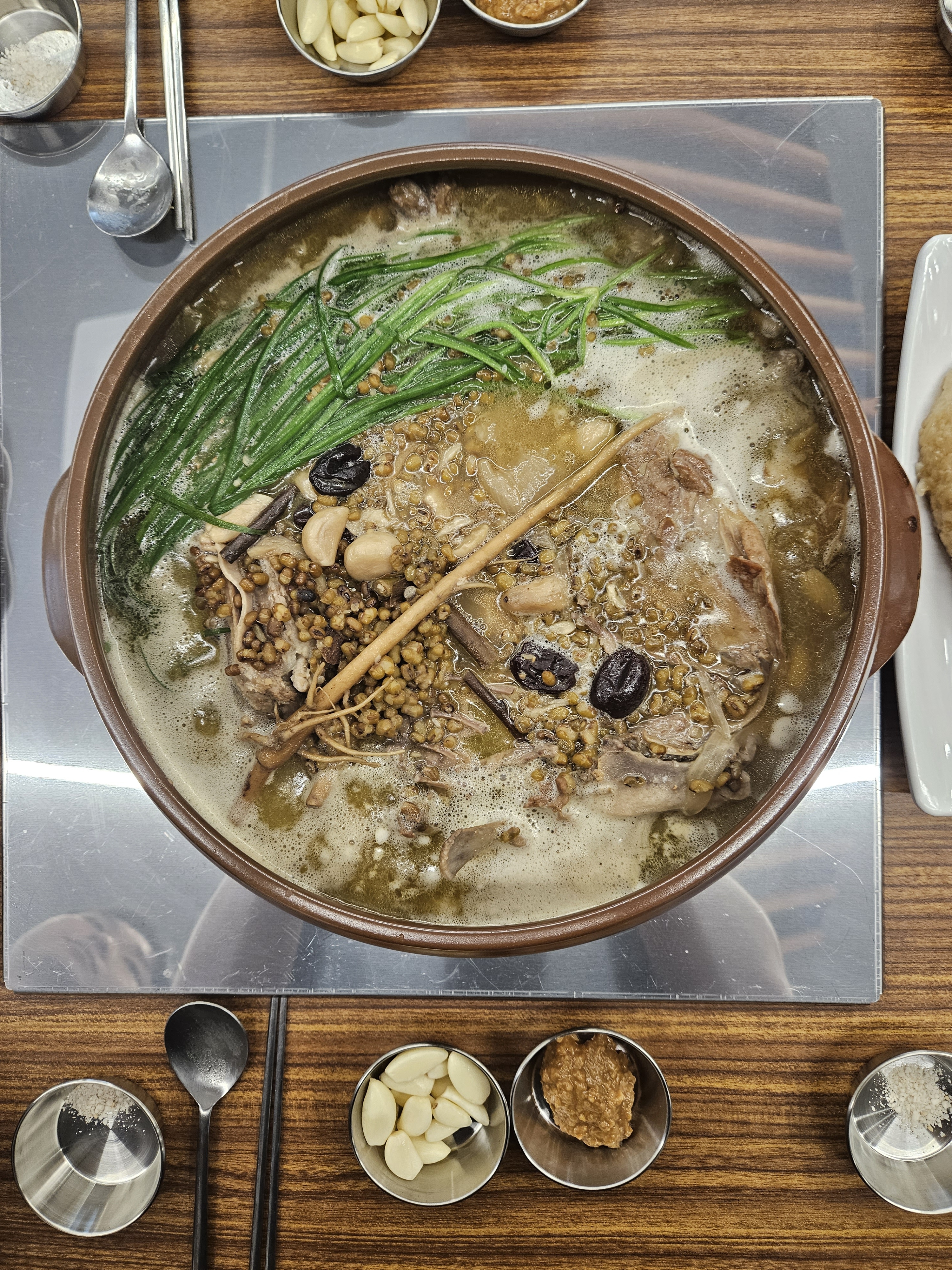 가연정 오리꼬치구이 오리탕 불고기