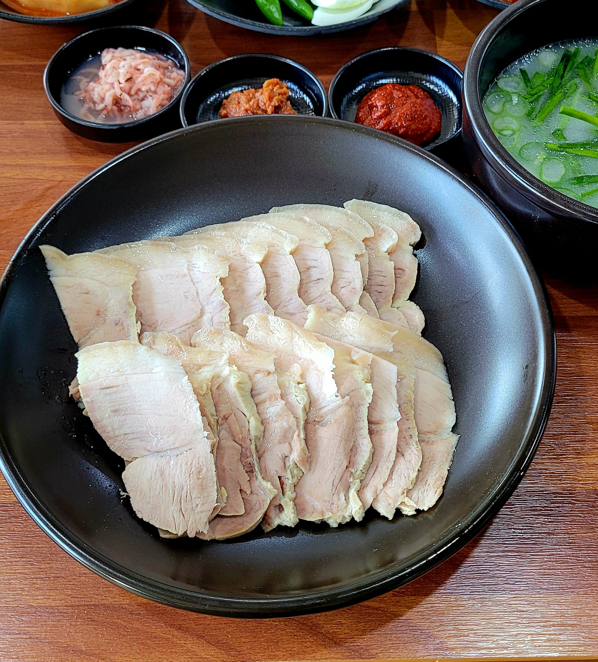 통영밀면 돼지국밥