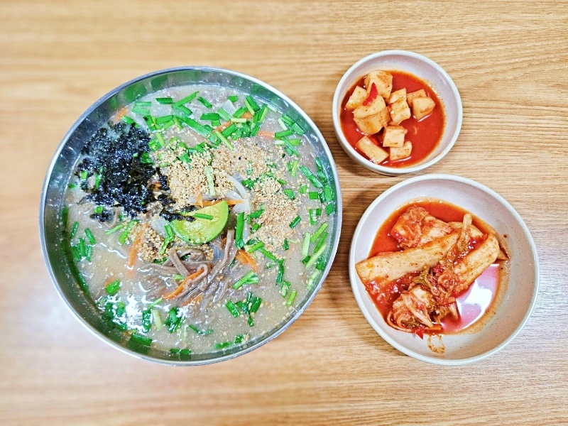 원조봉평메밀막국수
