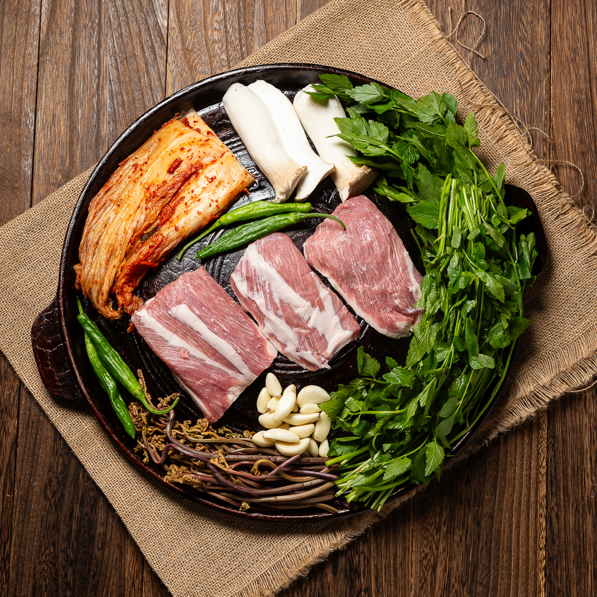향토 무쇠솥뚜껑구이
