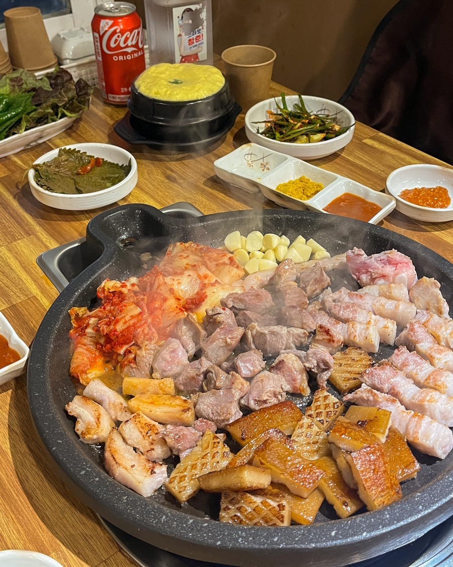 울산 중구 삼겹살 음식점 추천 오겹살 돼지껍데기 돼지뒷고기 항정살 통삼겹 한돈 목살 뒷고기육백