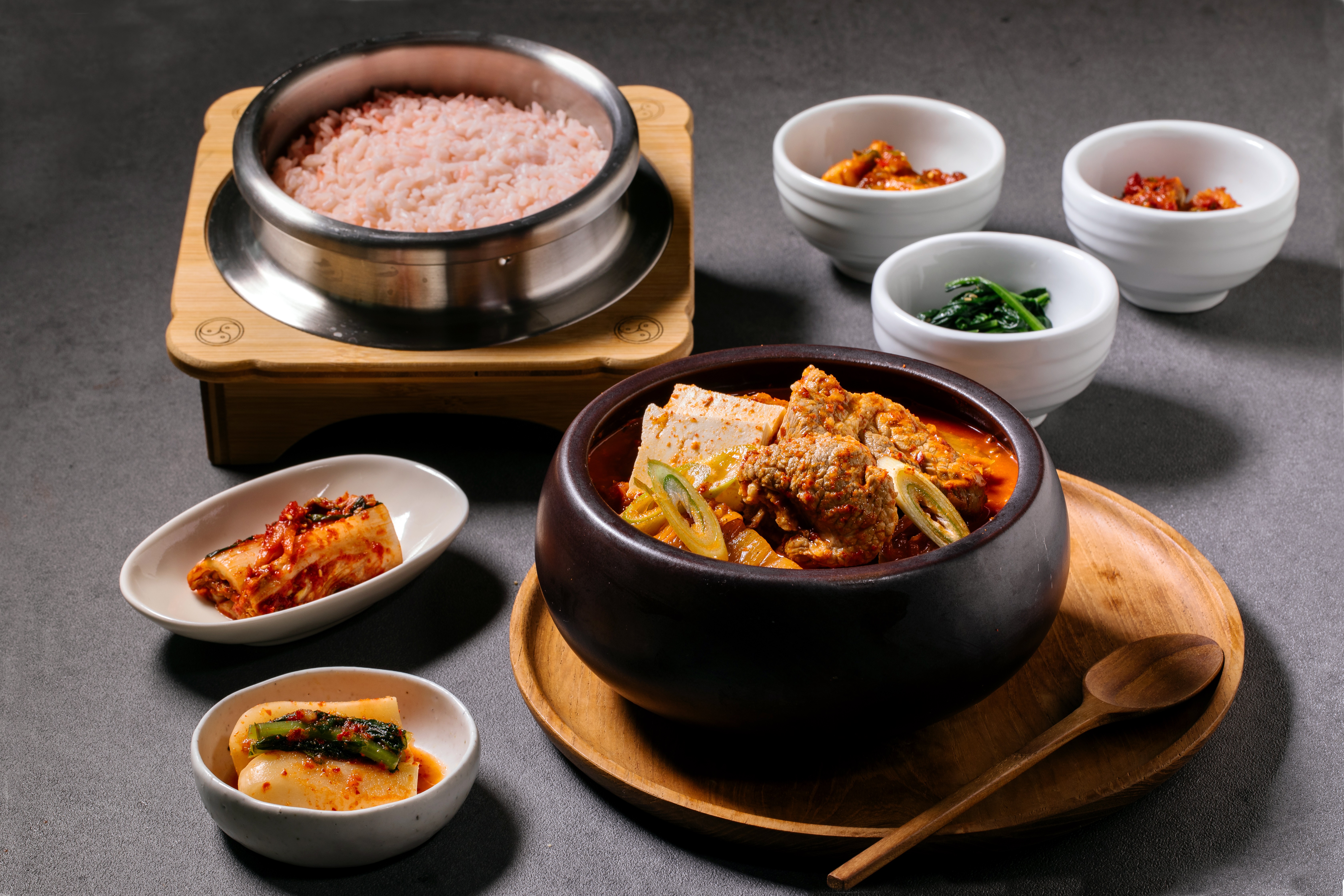 (점심특선) 통돼지 김치찌개 한상
