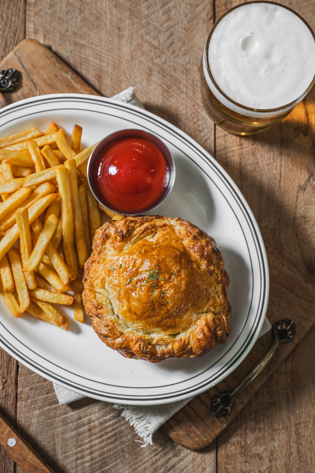 피네 내부 또는 관련 모습