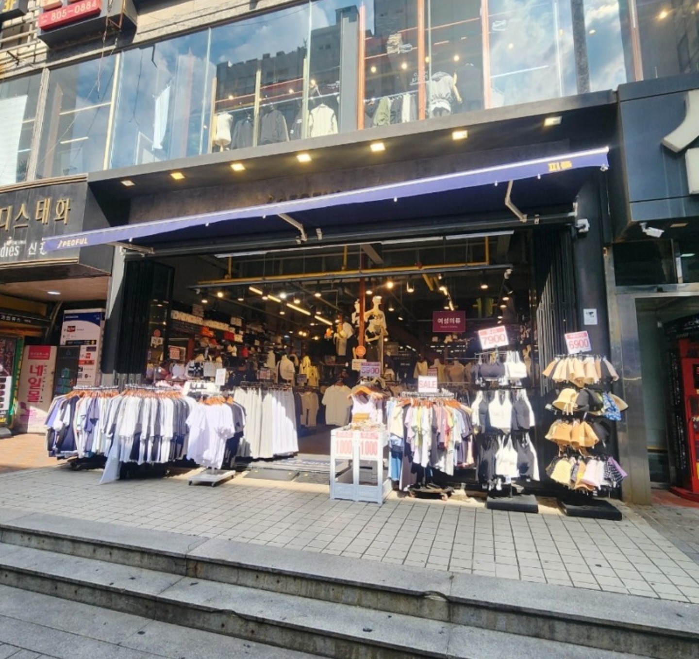 피플 부산점 내부 또는 관련 모습