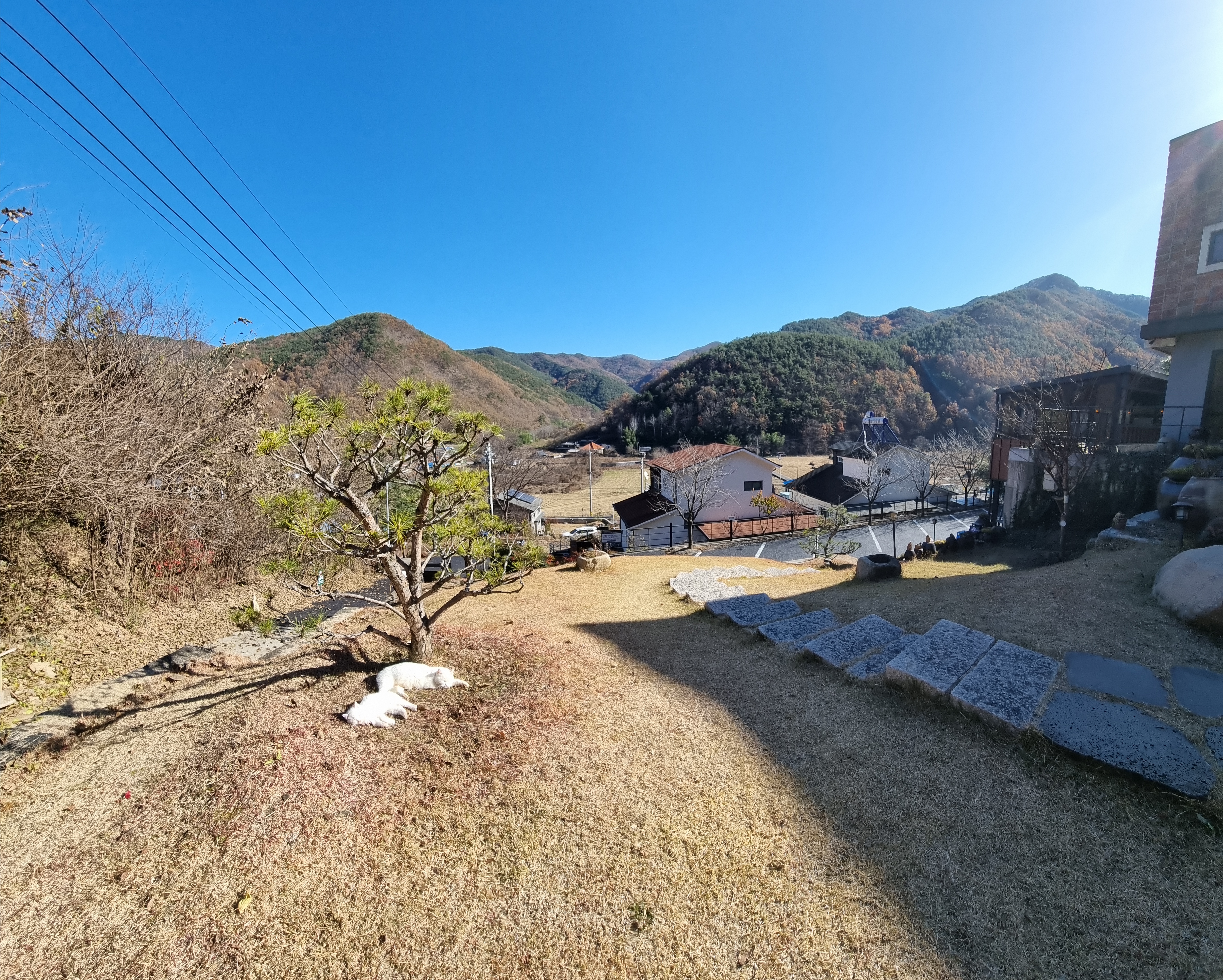 산아래 휴
