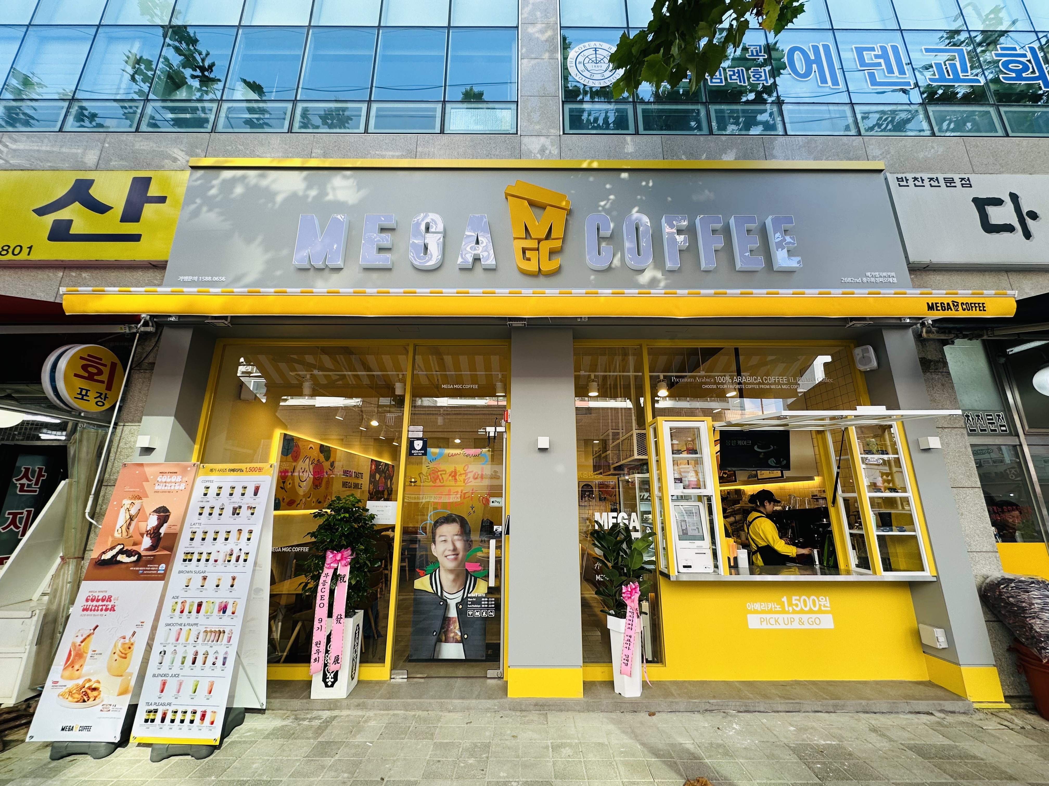 메가MGC커피 광주화정피오레점 사진 4
