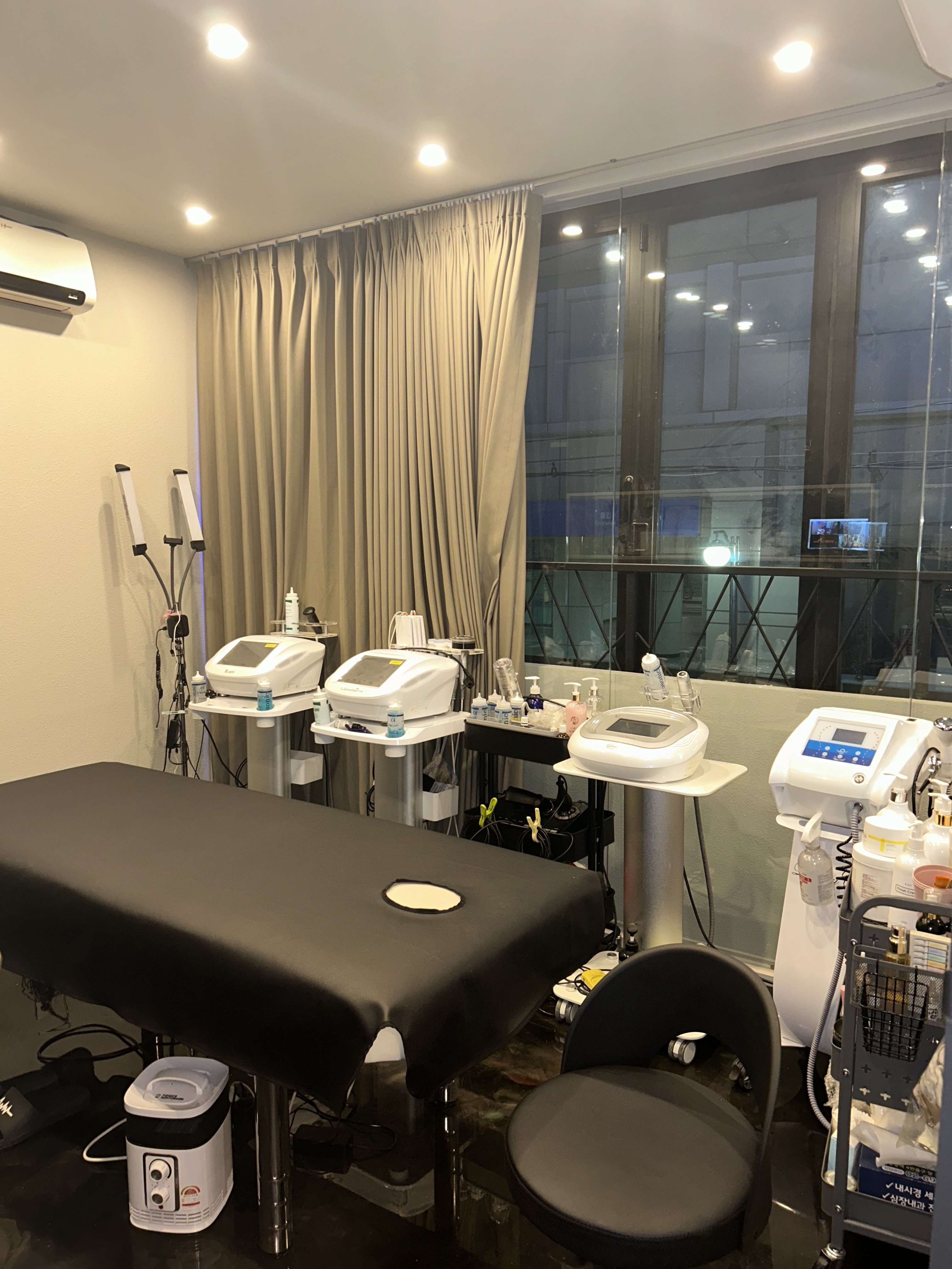 나이들기아까운사람들 스킨앤태닝 대표 이미지