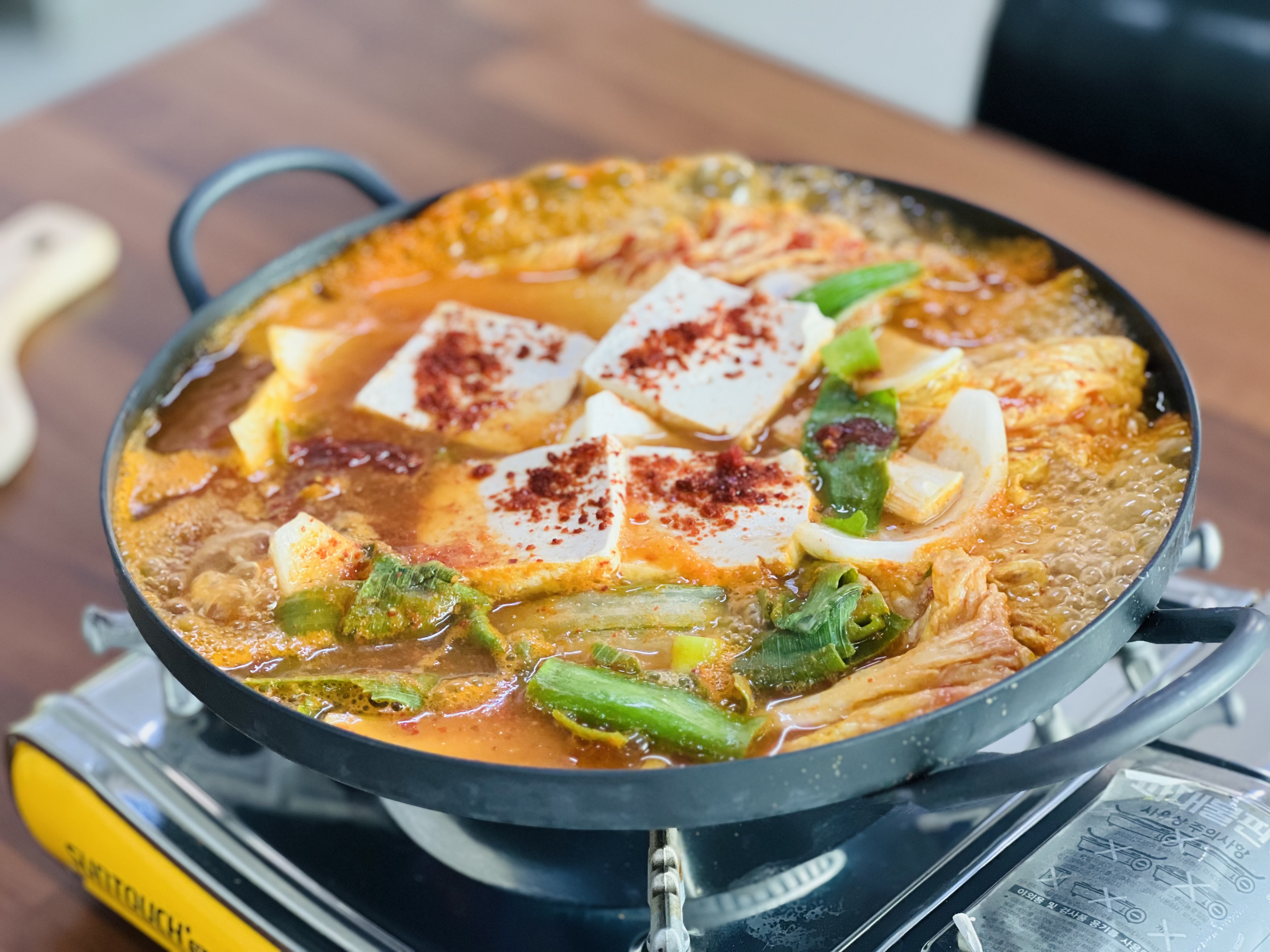 어우렁더우렁 생고기두루치기