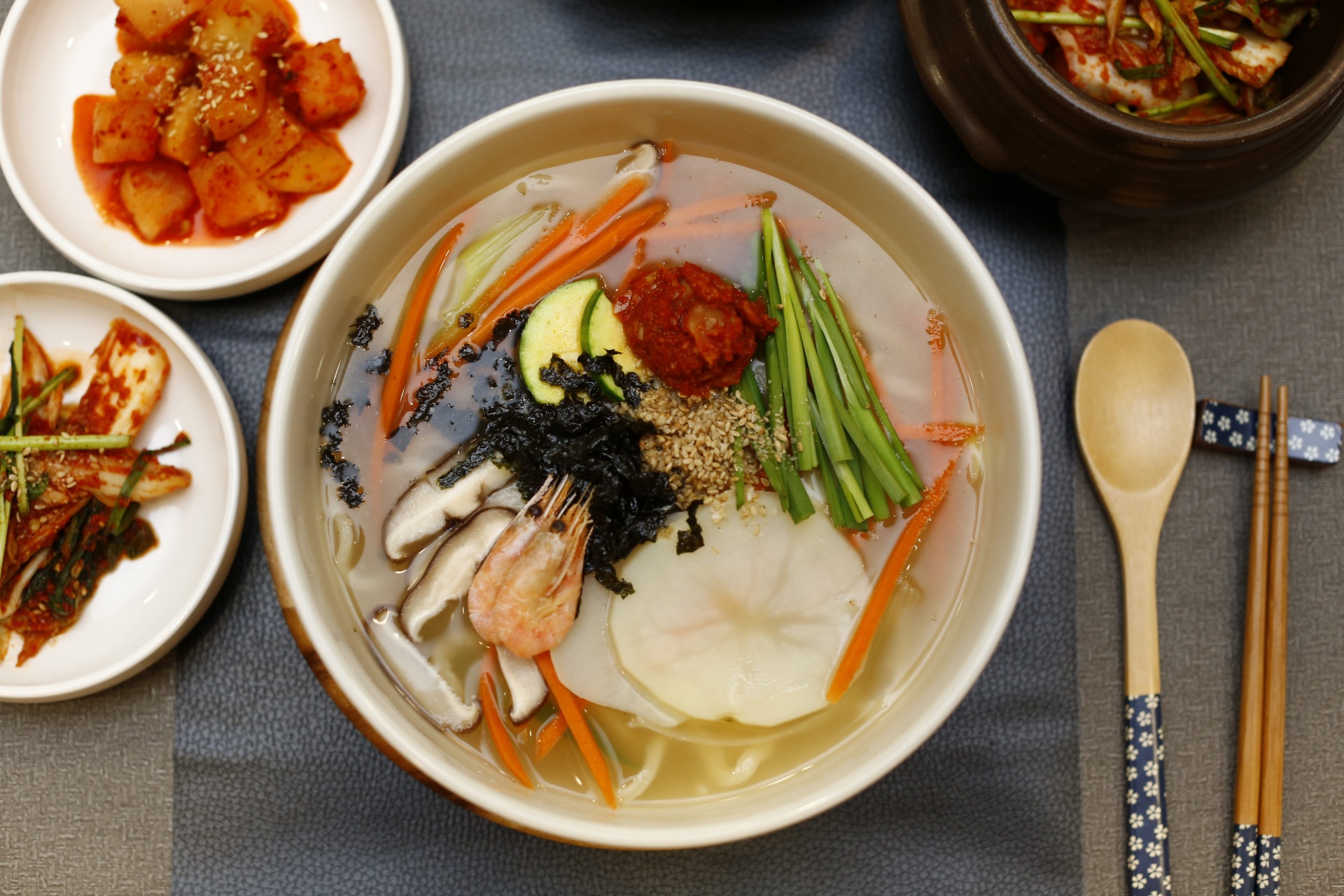 유가도토리칼국수