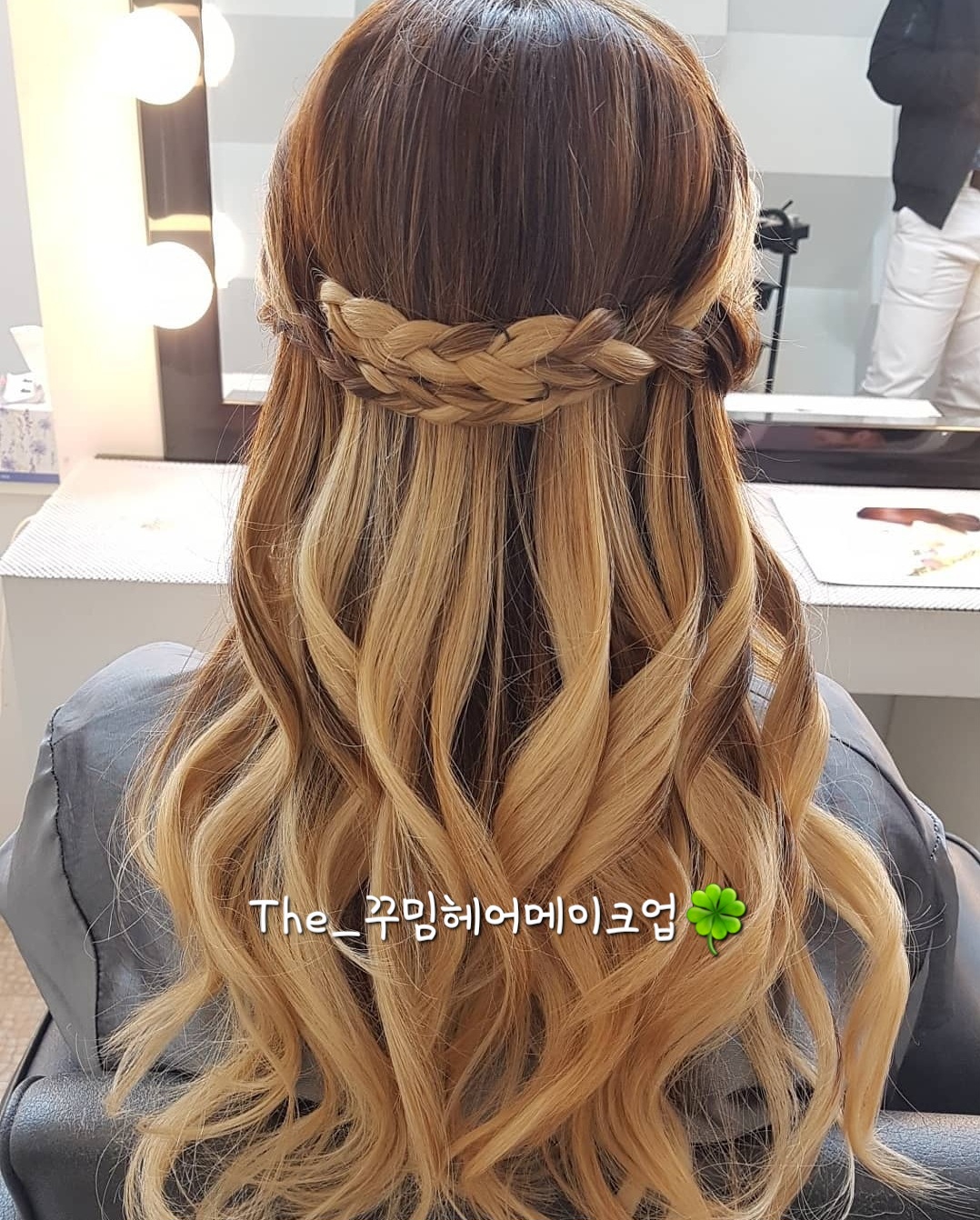 더꾸밈헤어메이크업