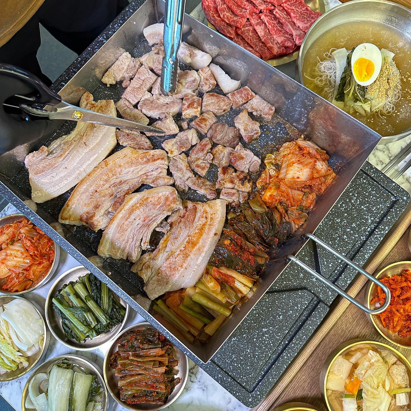 김장하는고기집향산리 암사역점