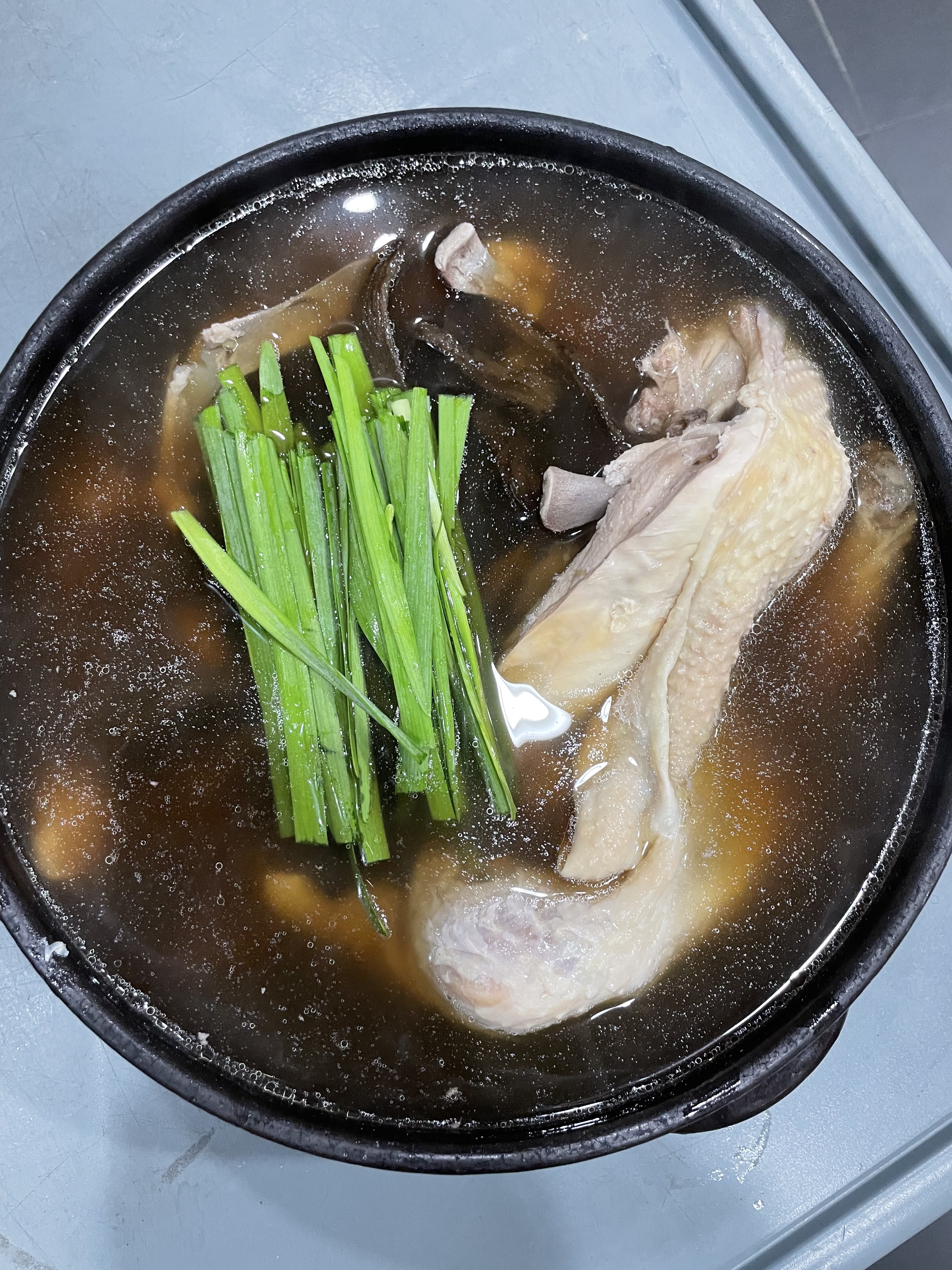 제1능이버섯백숙과능이생국수