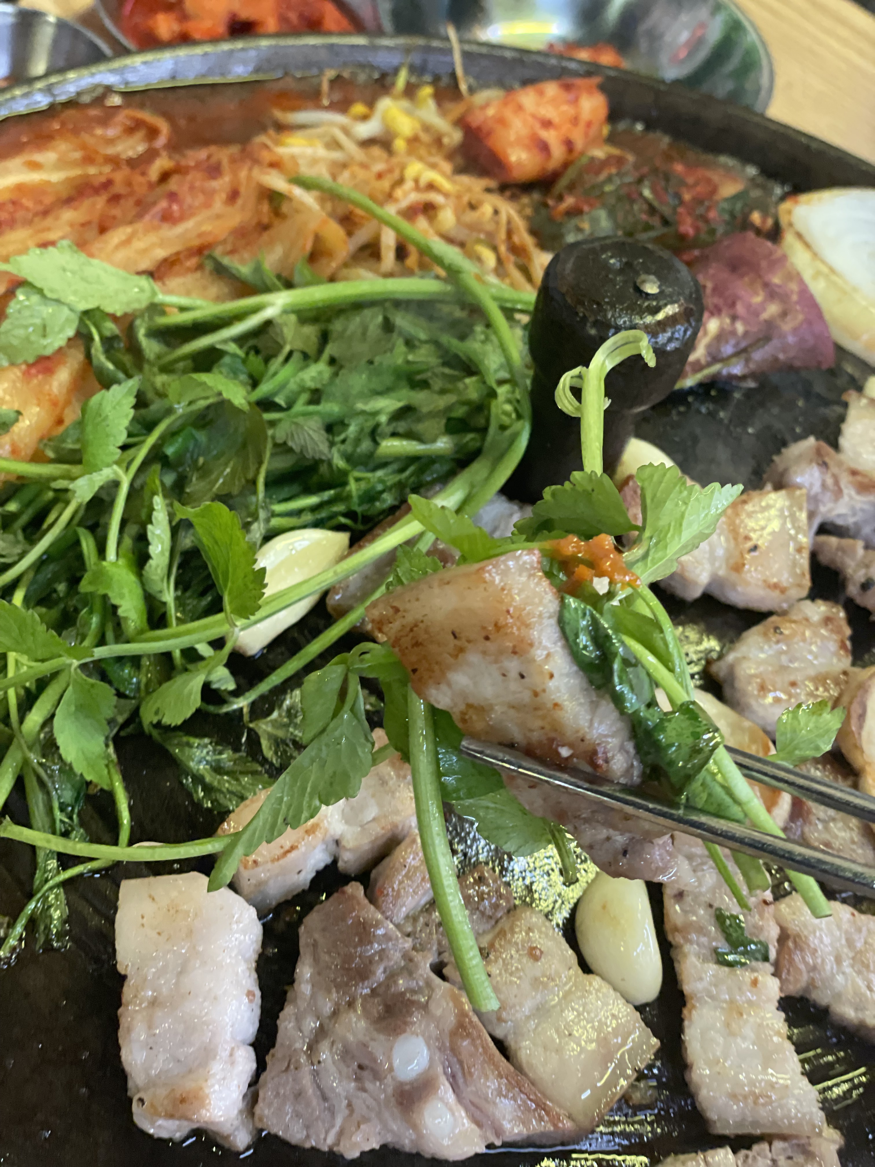 일산미나리솥뚜껑삼겹살
