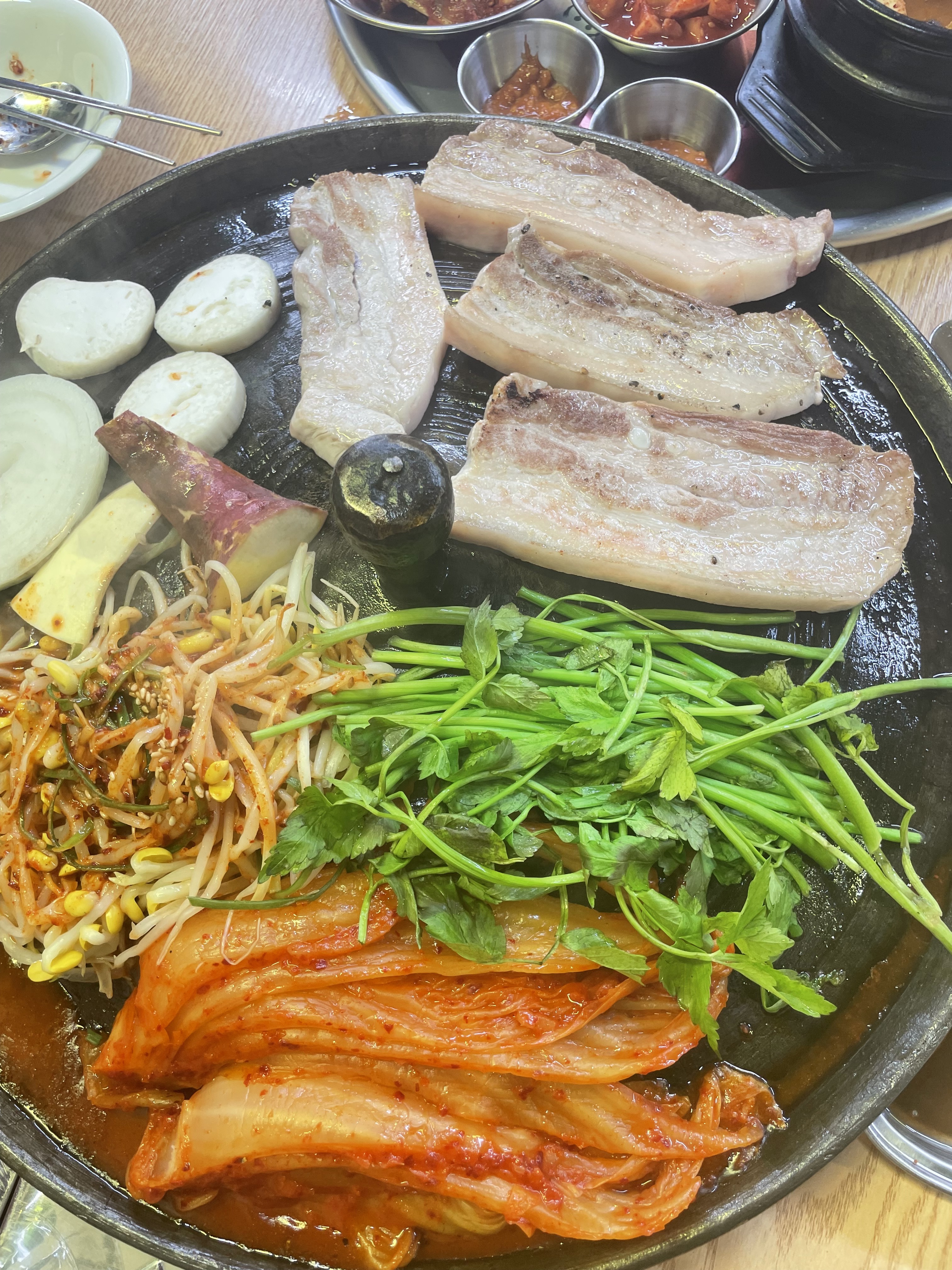 일산미나리솥뚜껑삼겹살