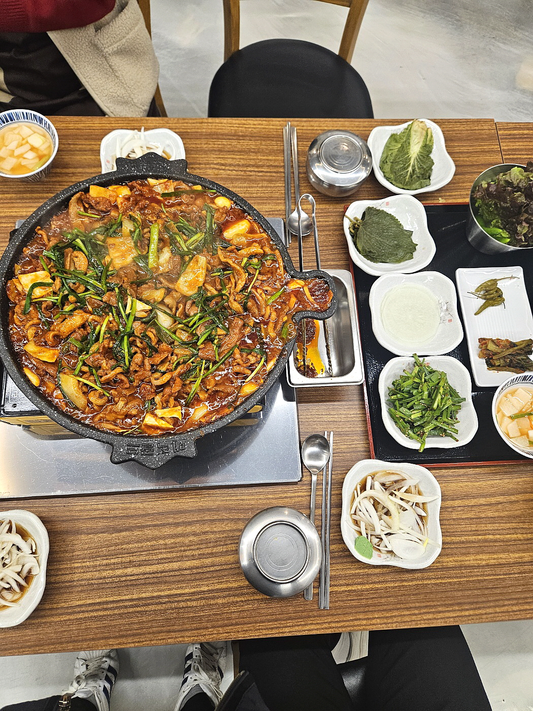 가연정 오리꼬치구이 오리탕 불고기