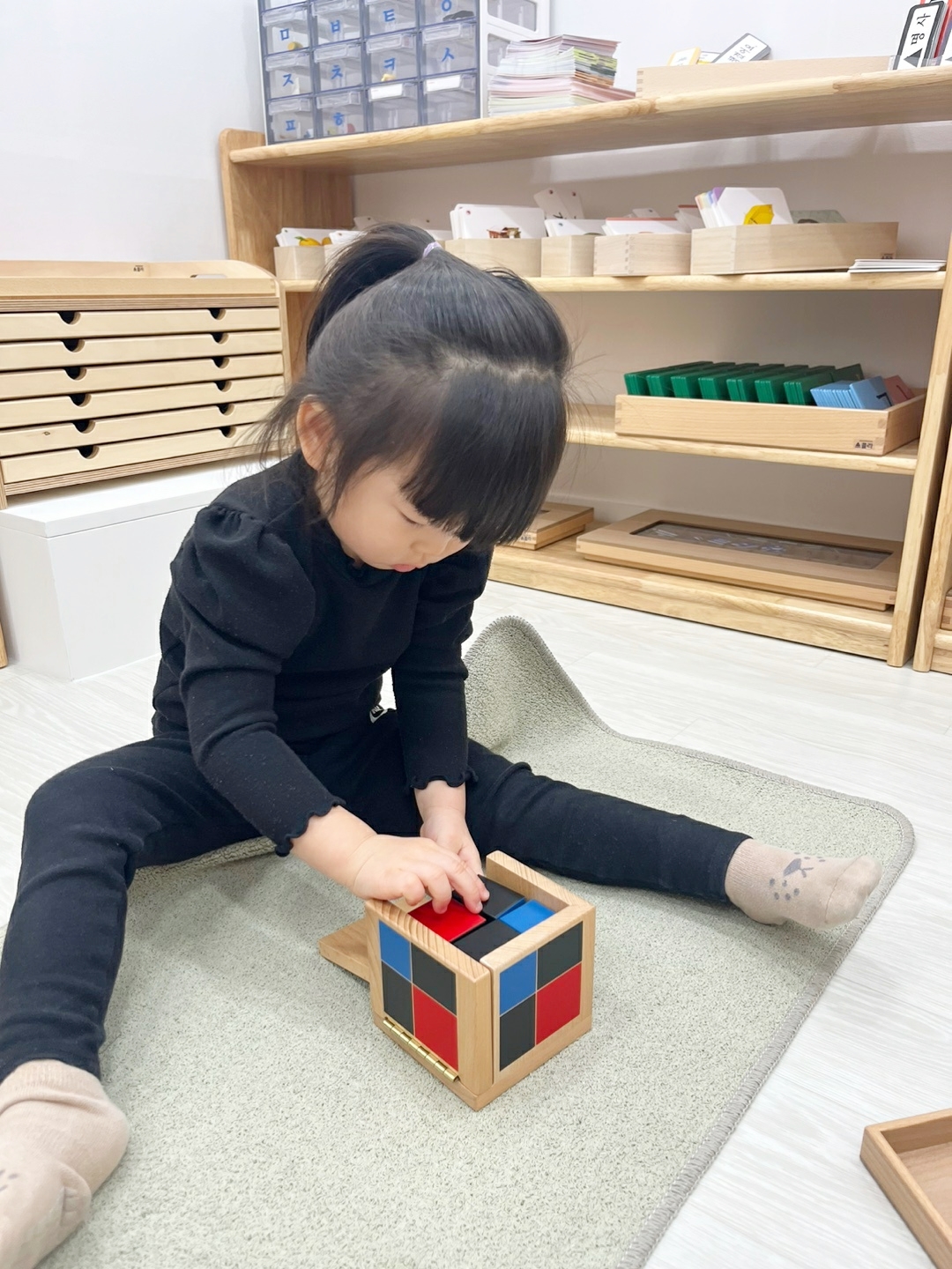 스콜라몬테소리 수영점
