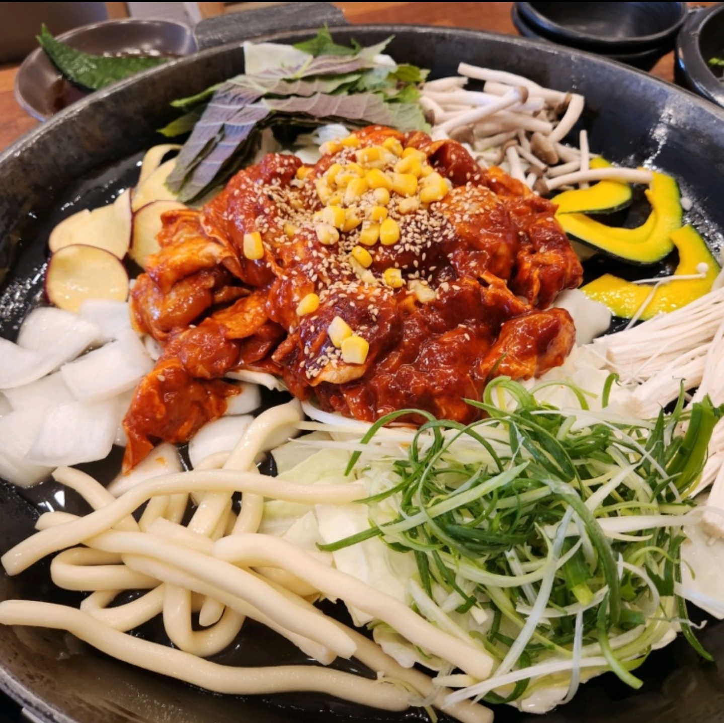 마녀의닭갈비 수완지구점