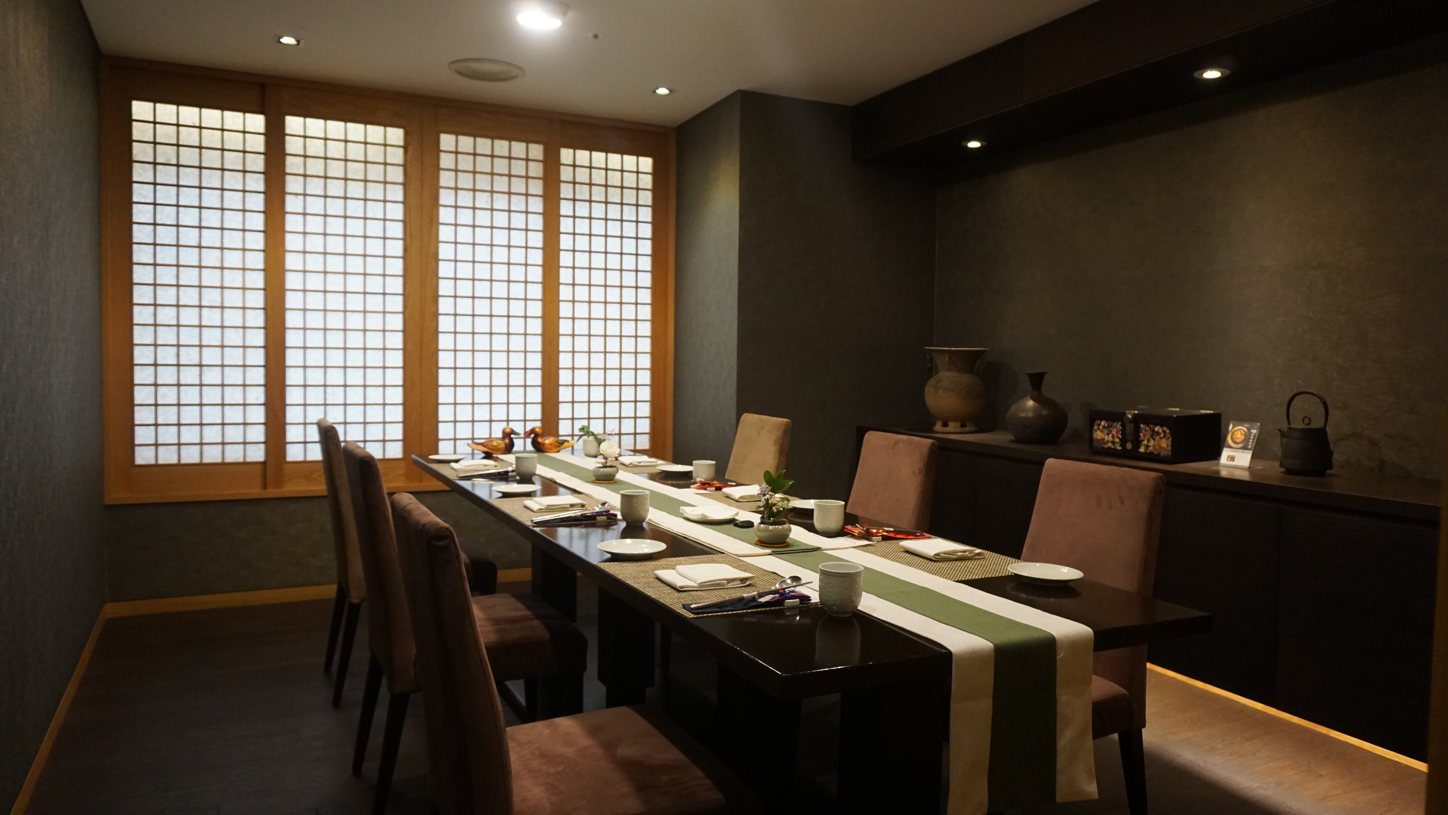 코모도호텔 고담 내부