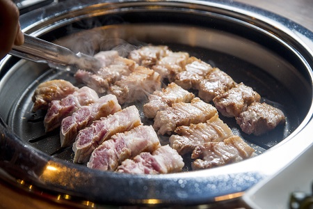 가까운 삼겹살식당 서울 노원구 오겹살 돼지껍데기 돼지뒷고기 항정살 통삼겹 한돈 목살 삼덕식당