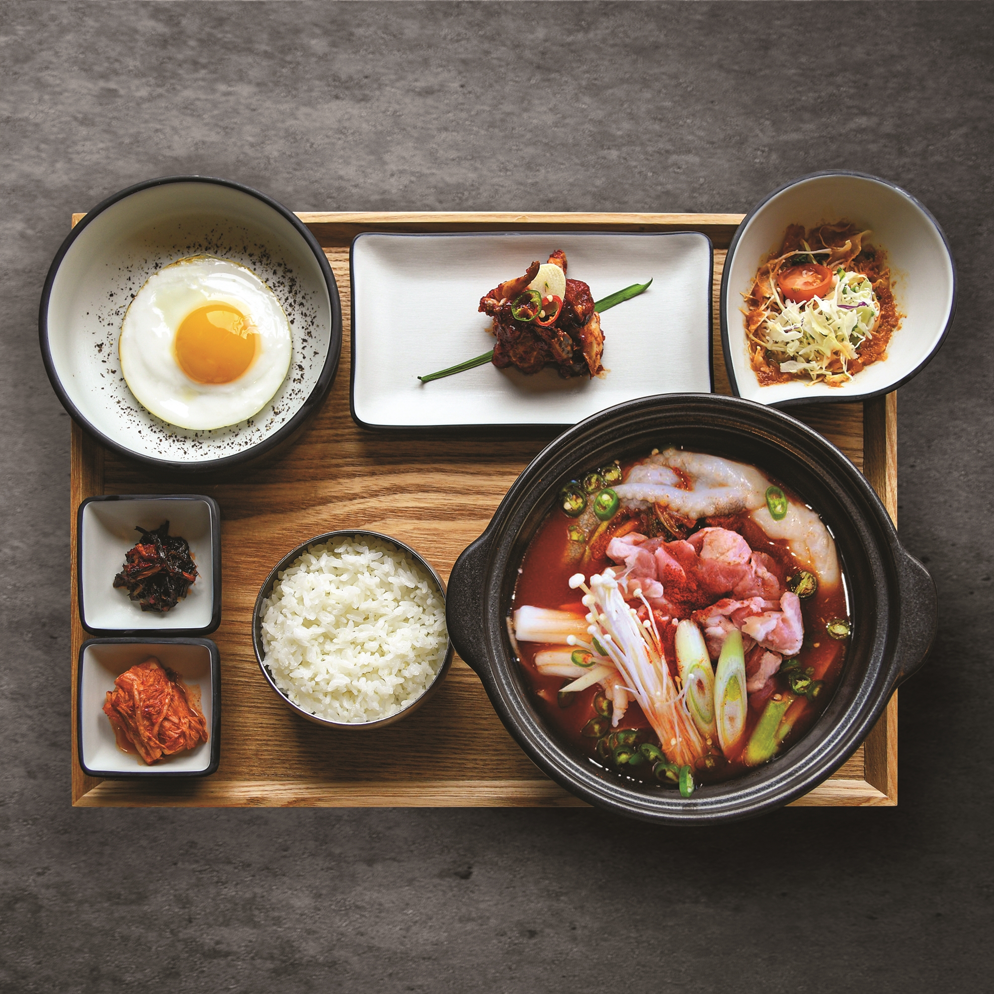 점심)한돈파김치전골밥상
