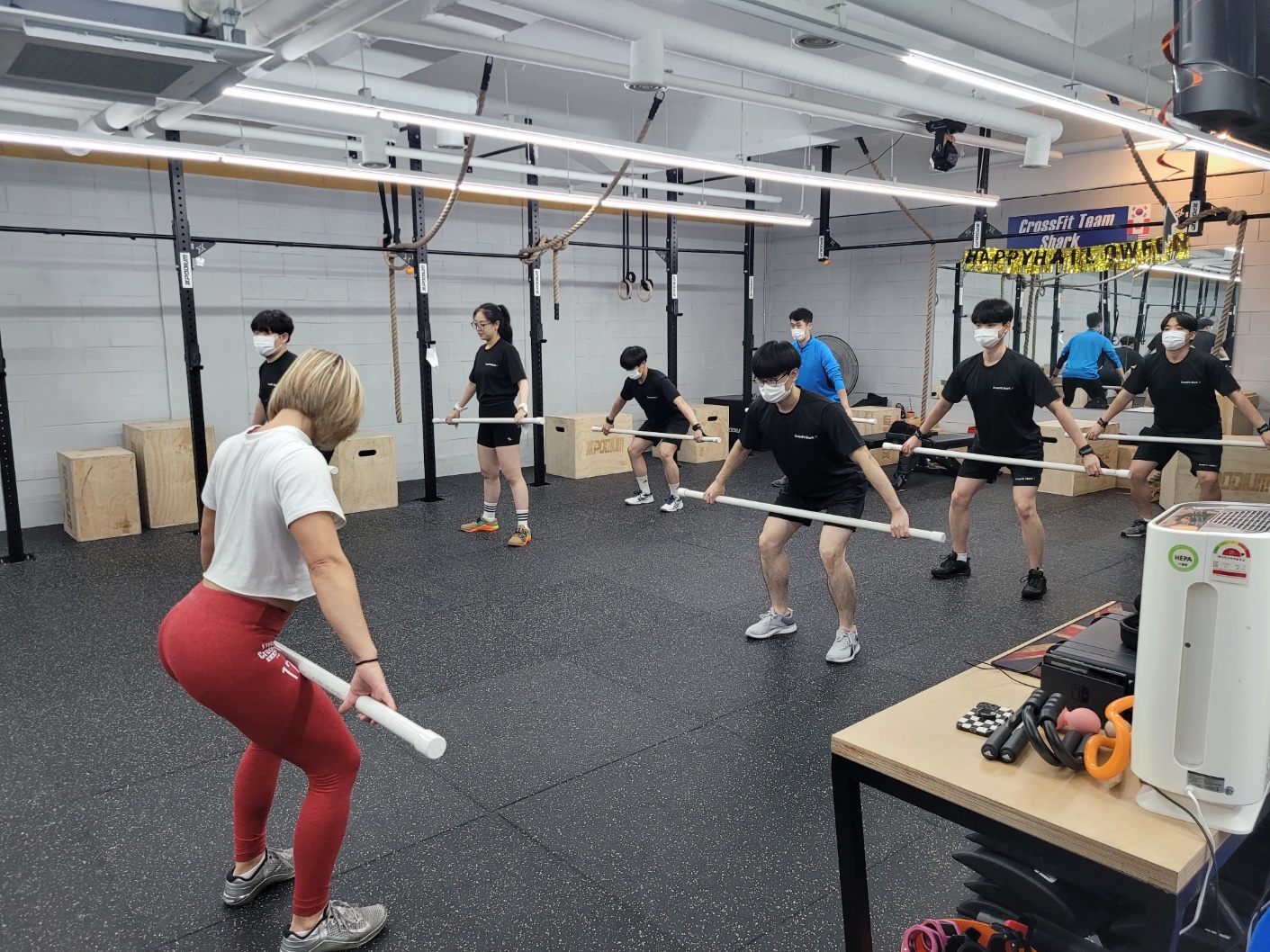 크로스핏샤크 내부 또는 관련 모습