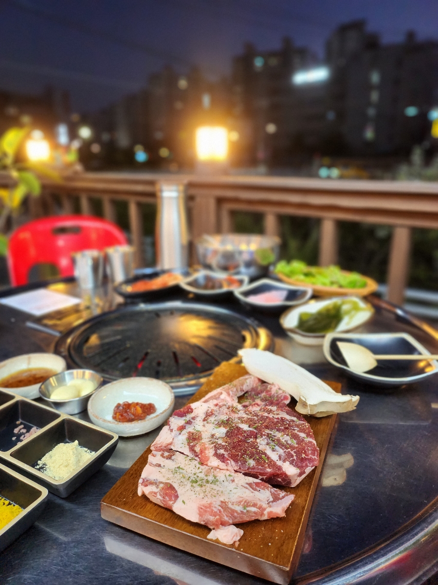 숯불흑돼지집