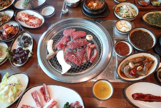 친절한우마을생고기전문점