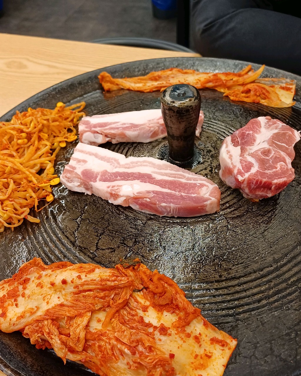 싹쓰리솥뚜껑김치삼겹살 고산점