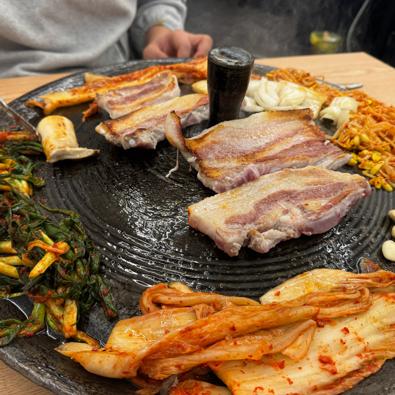 싹쓰리솥뚜껑김치삼겹살 고산점