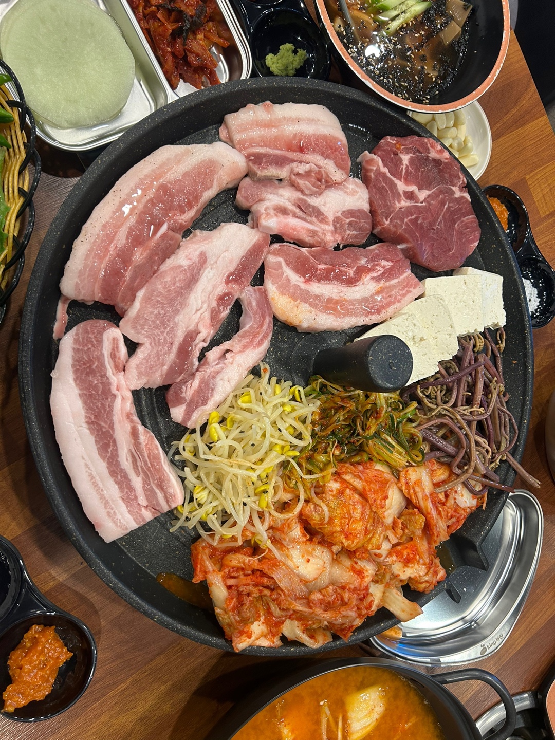 총각네솥뚜껑삼겹살