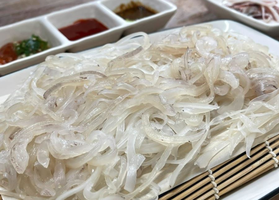 온천장 막썰어횟집 산오징어