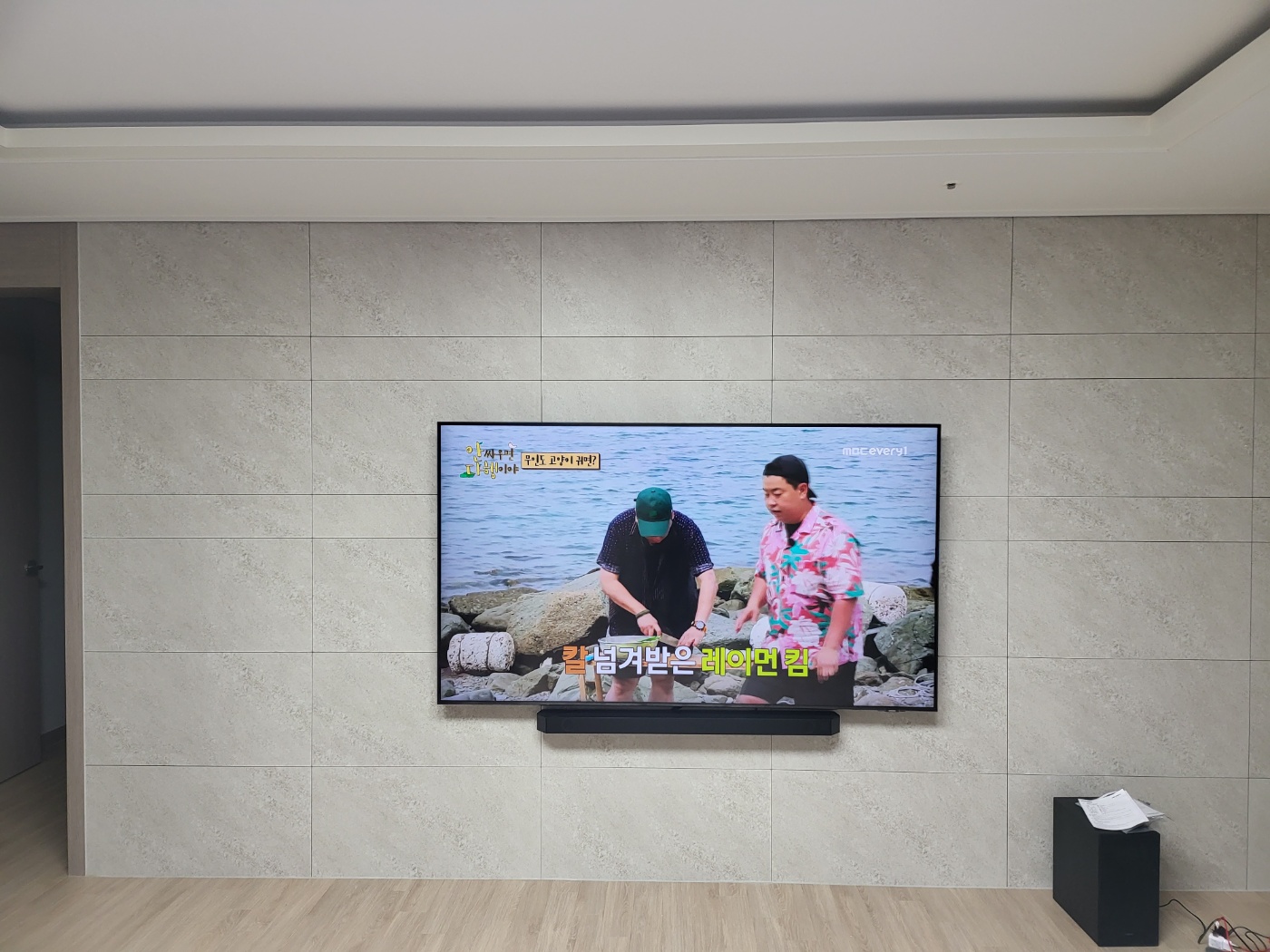 세동네 무타공벽걸이TV, 인테리어 조명
