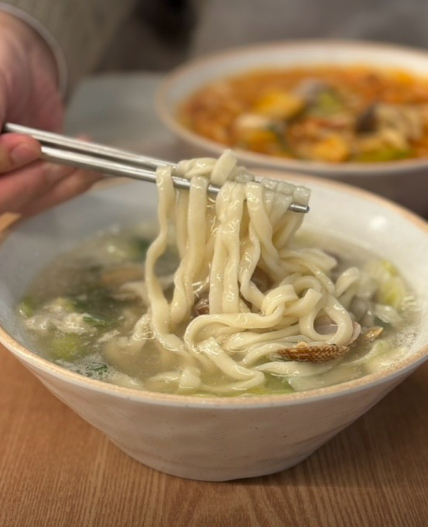 고향 엄마손 생바지락 칼국수 대전관저점
