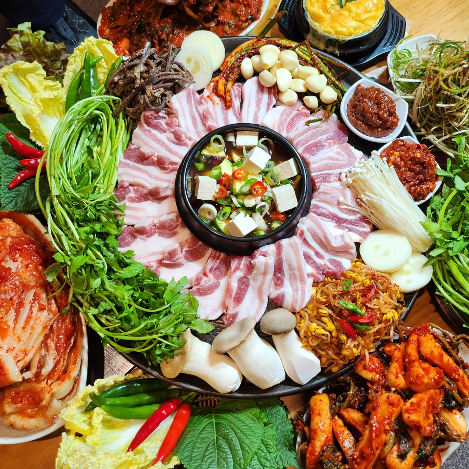 모퉁이솥뚜껑삼겹살&조개찜