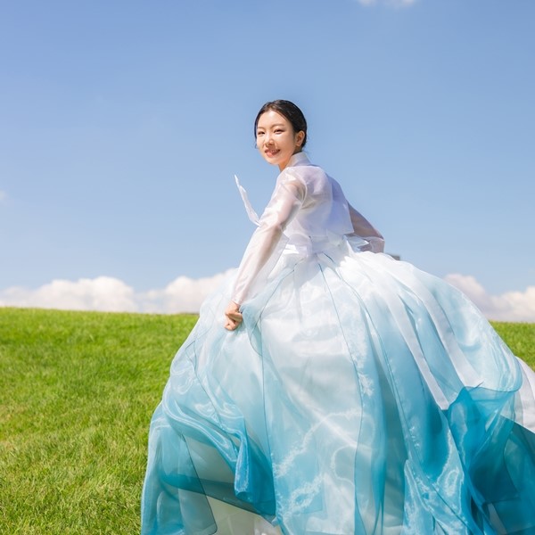 지지배배한복 경복궁점