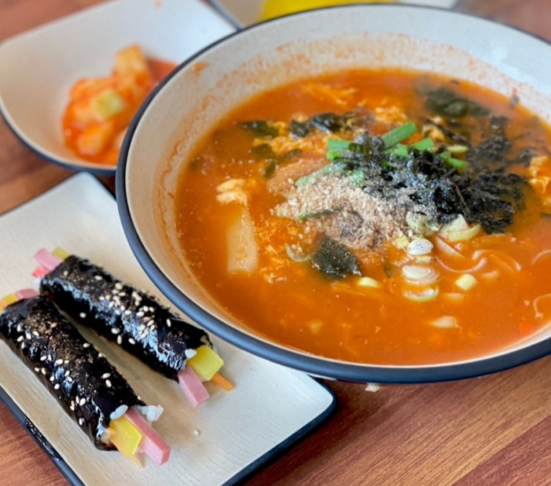 황태 장칼국수+꼬마김밥 2줄(인기)