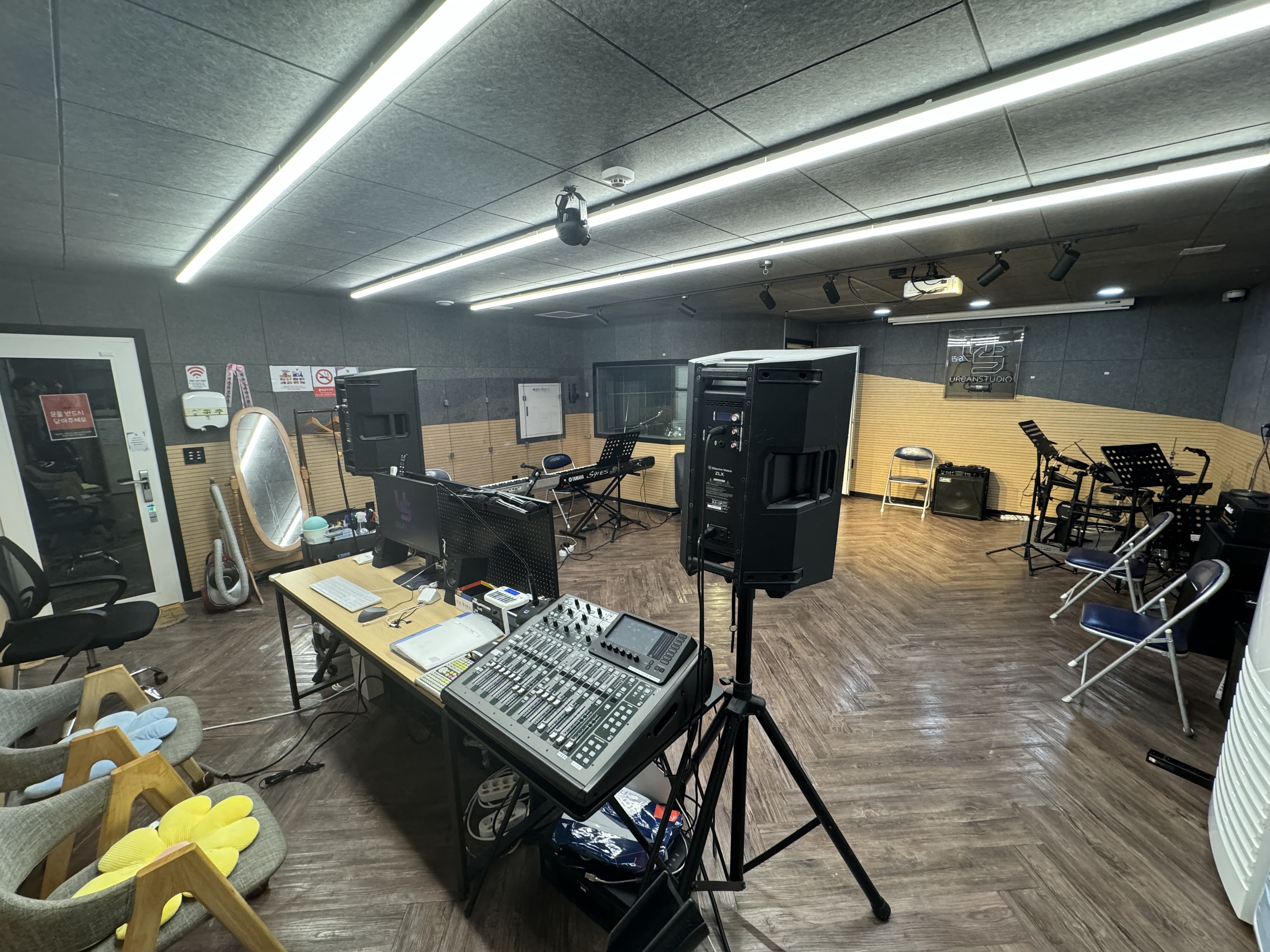 2번째 스튜디오 사진