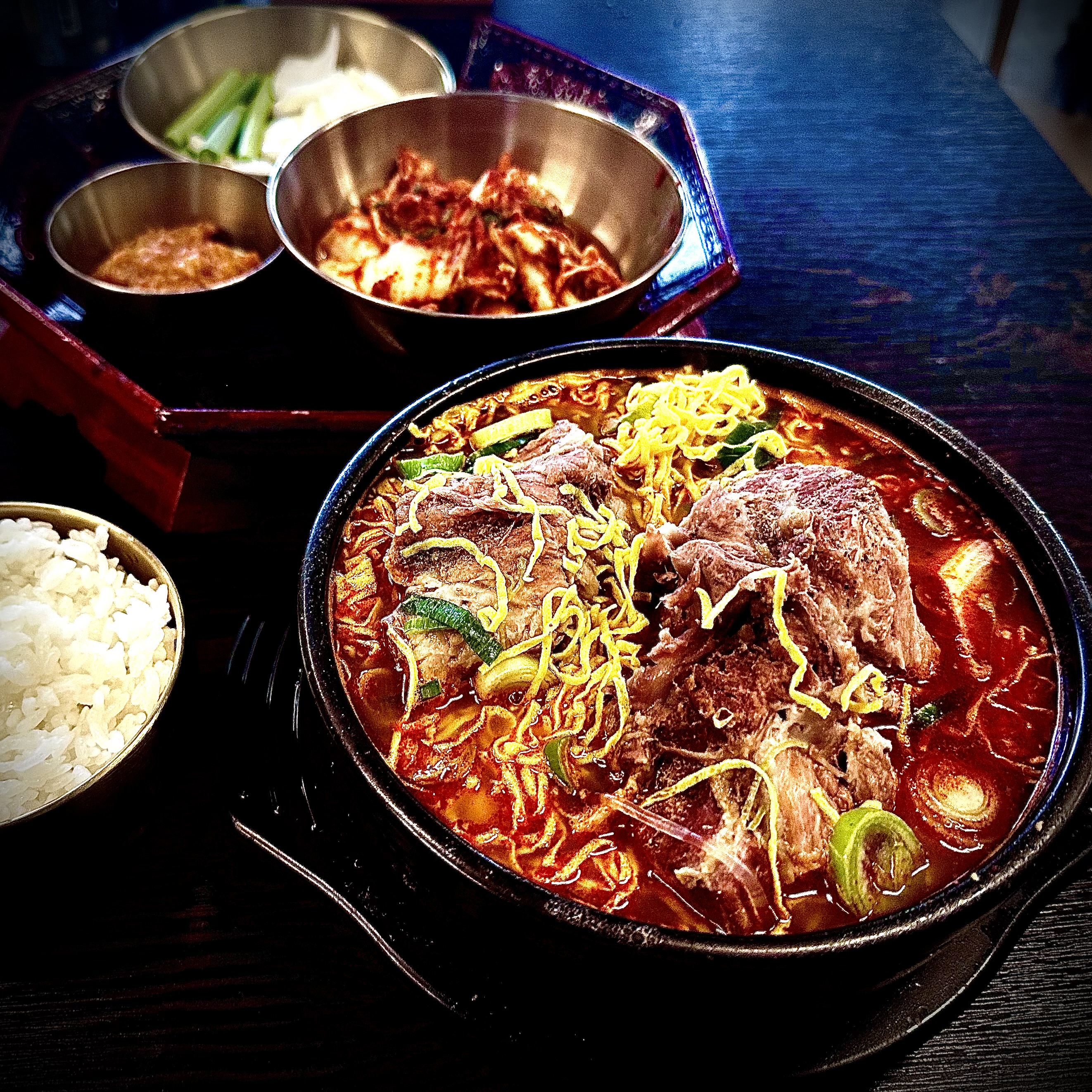 평이담백뼈칼국수 성수점