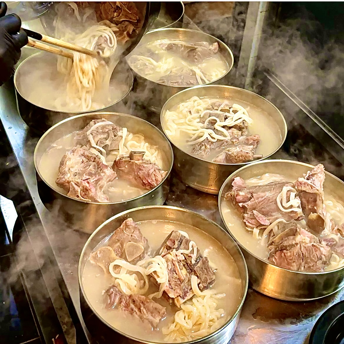 평이담백뼈칼국수 성수점