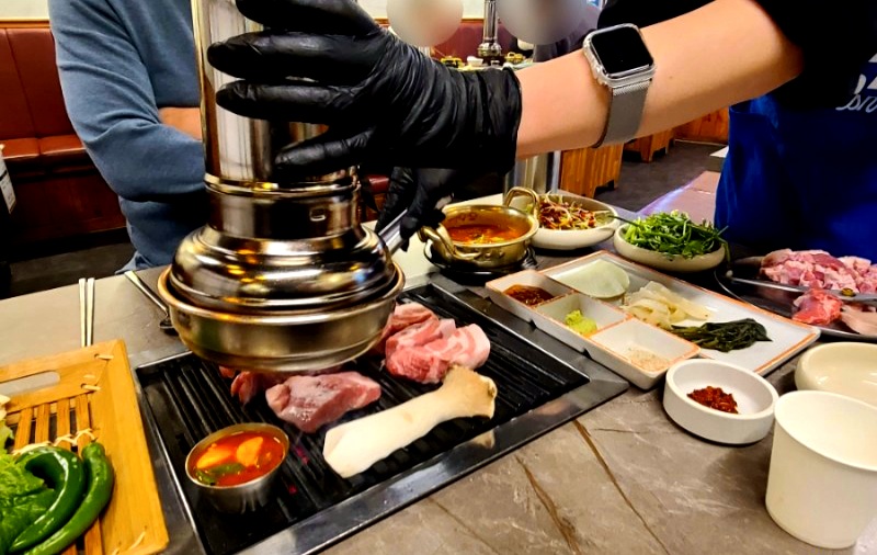 가까운 삼겹살전문점 서울 금천구 오겹살 돼지껍데기 돼지뒷고기 항정살 통삼겹 한돈 목살 정돈 서울본점