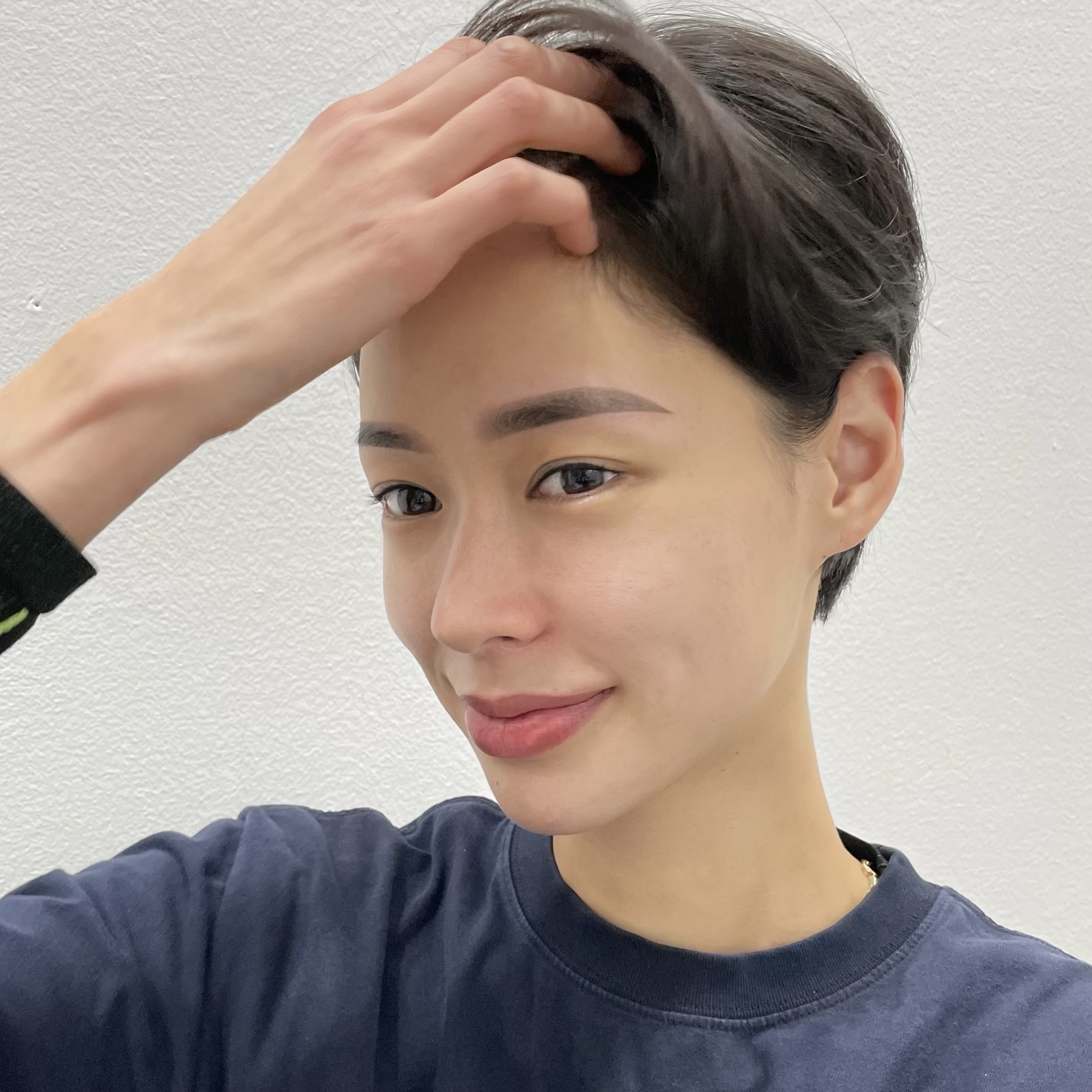스미듯 눈썹