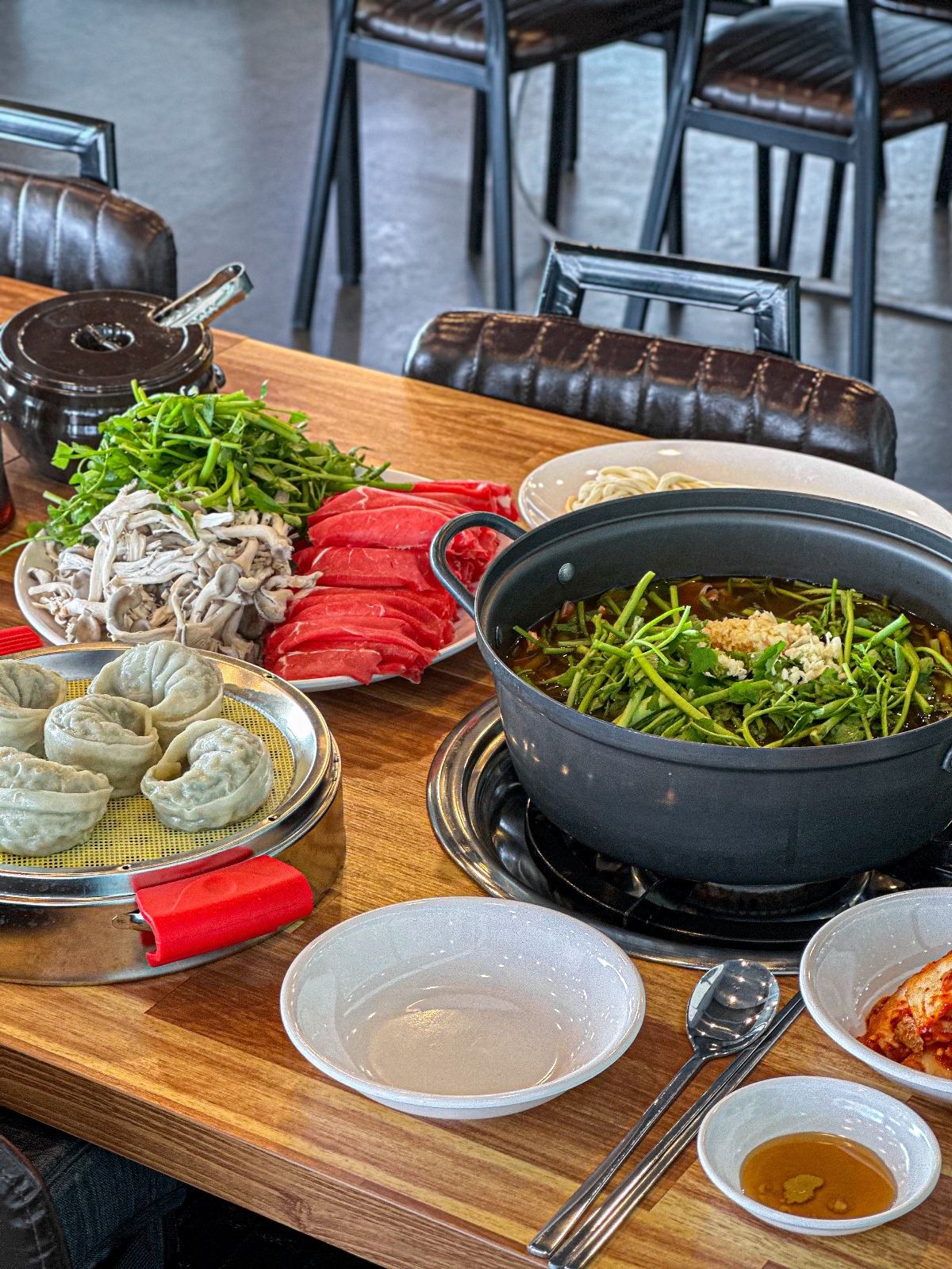 담은샤브칼국수 직영2호점