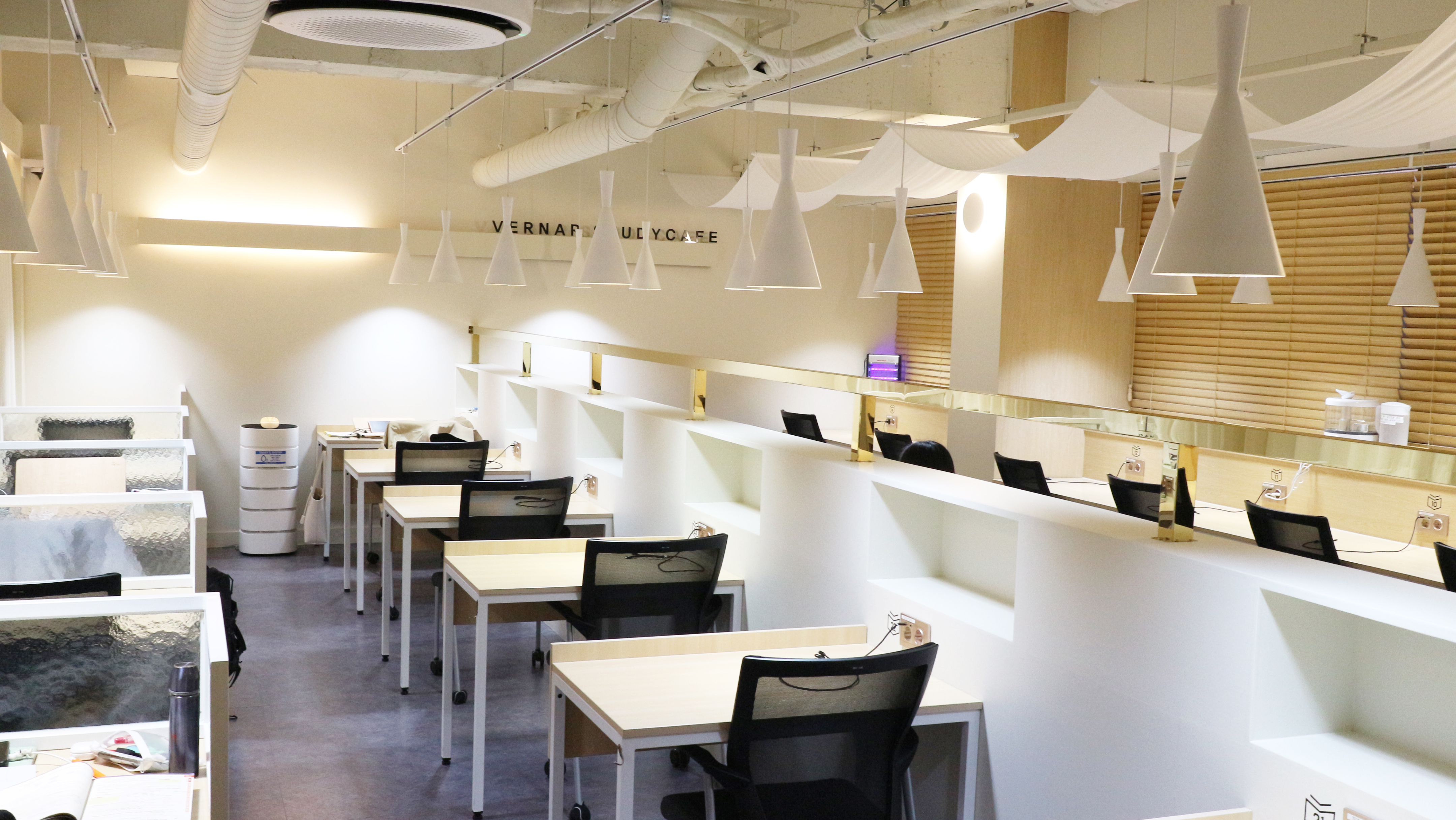 베르나르스터디카페 영남대점