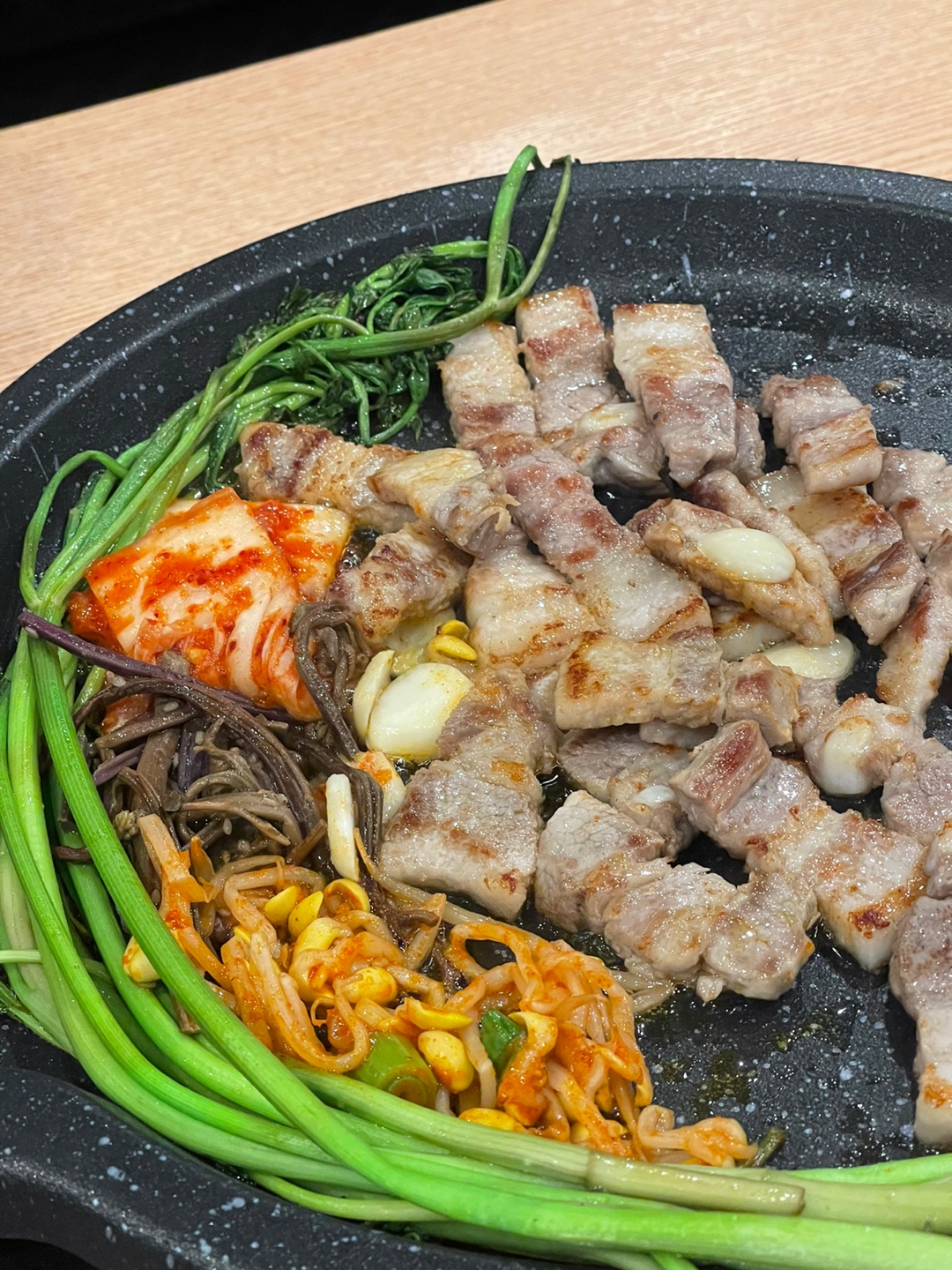 강원 강릉시 삼겹살 전문점 오겹살 돼지껍데기 돼지뒷고기 항정살 통삼겹 한돈 목살 낭만집 유천점