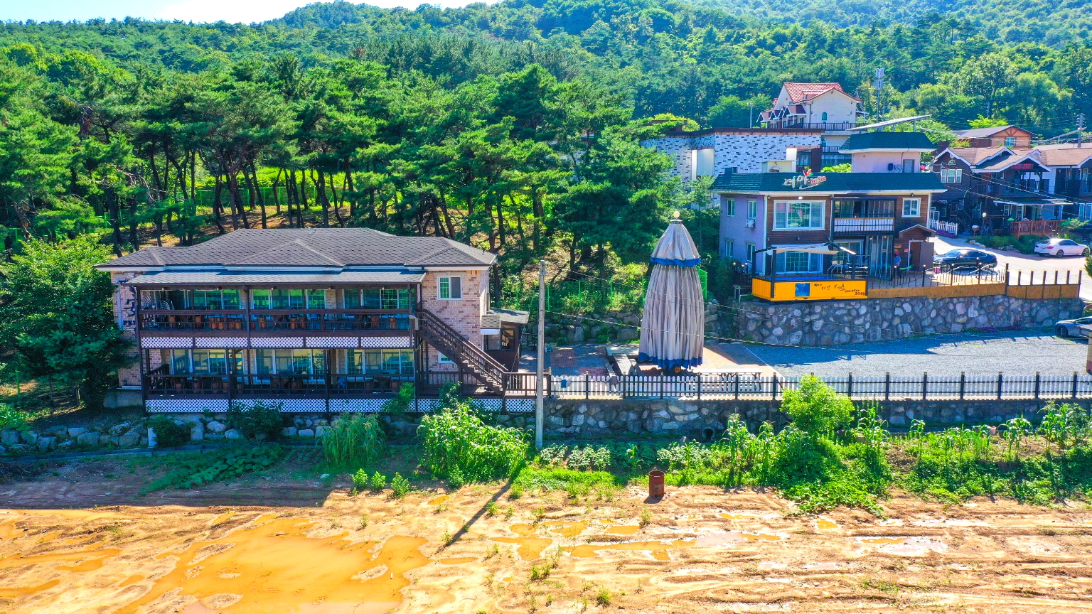 뉴더안수영장펜션