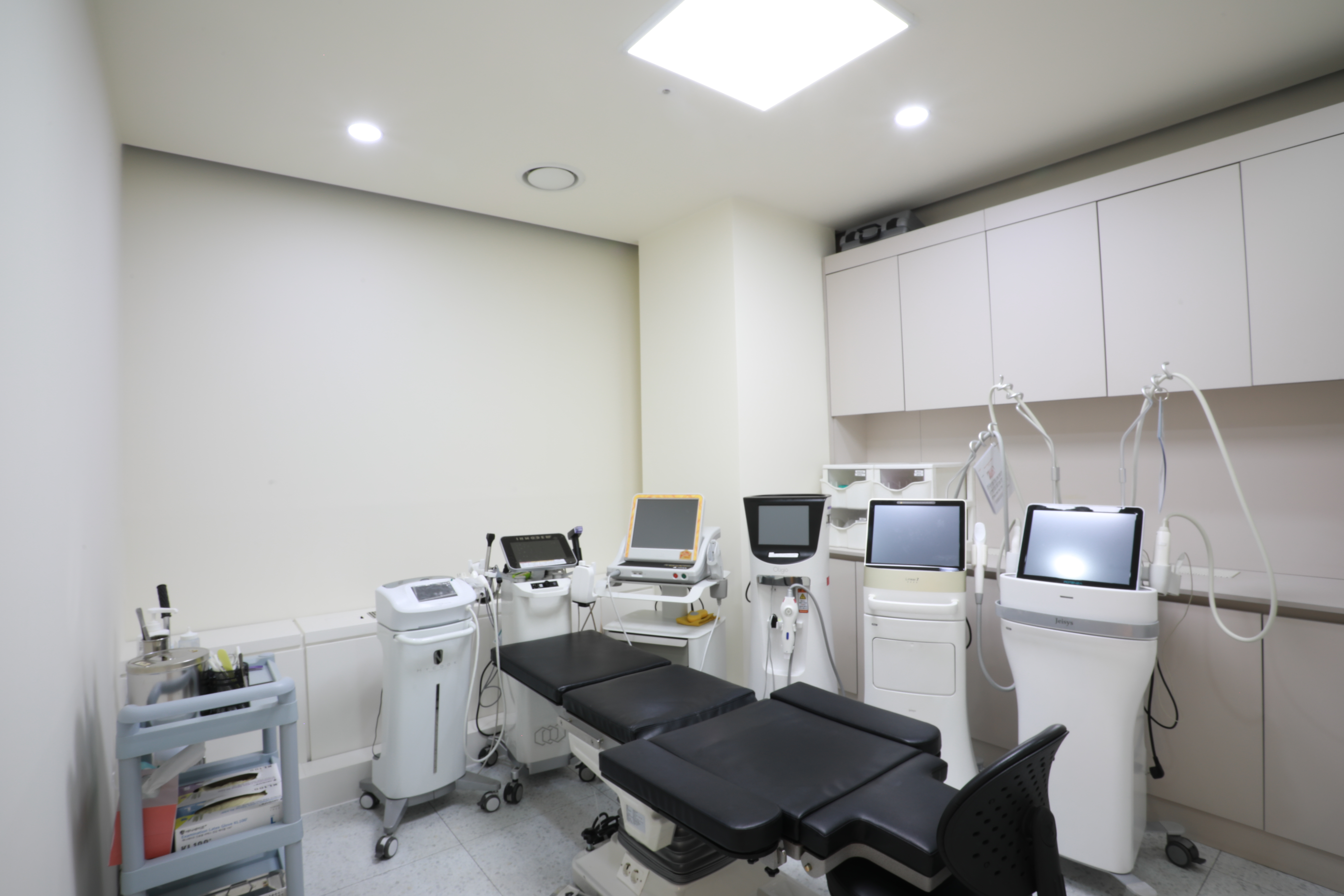 프로젝트유의원 홍대입구역 대표 이미지