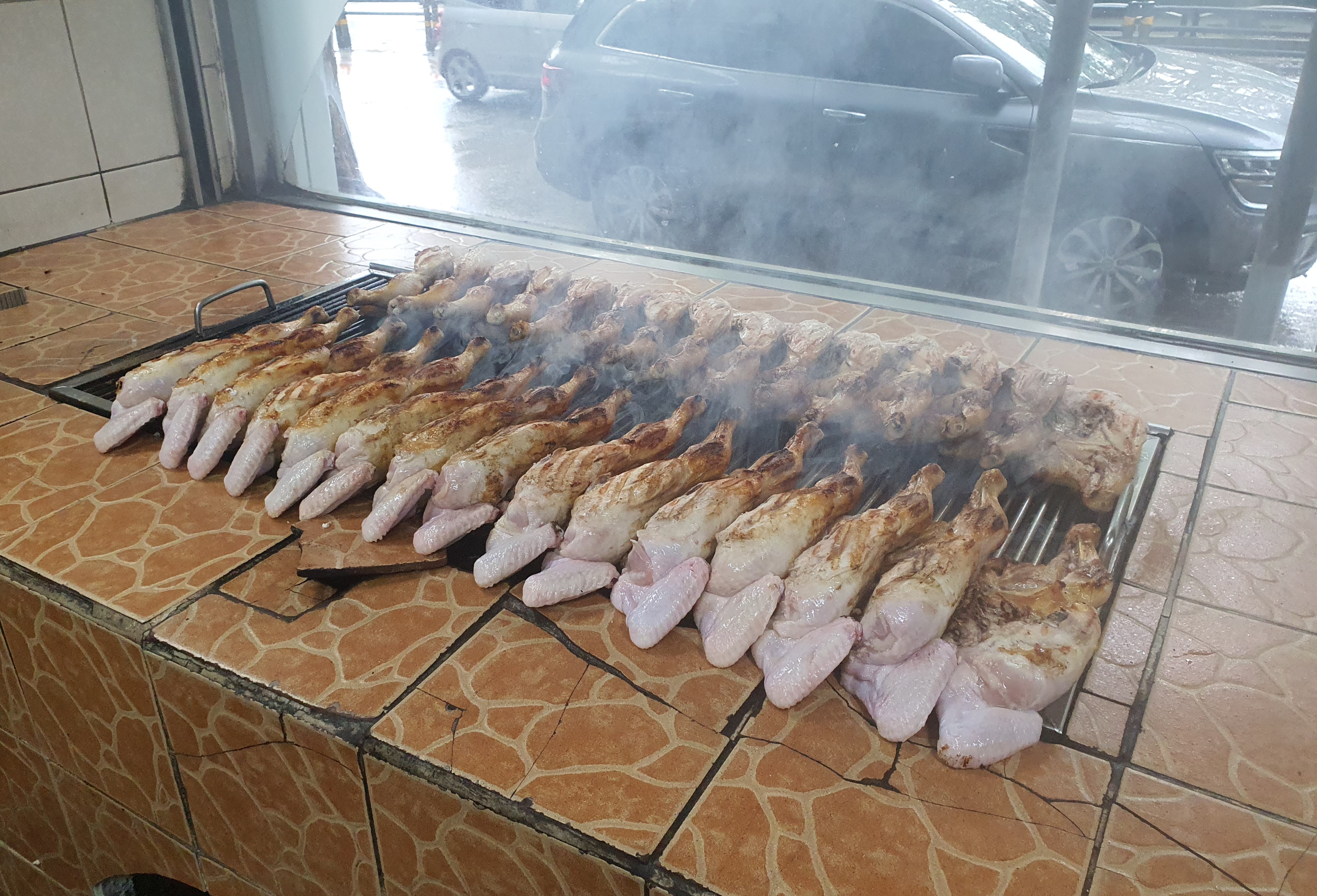 25시 가마솥통닭 숯불닭바베큐