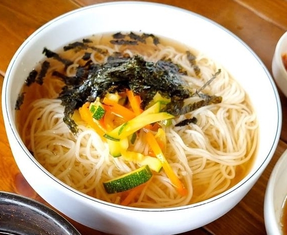 바우산장식당