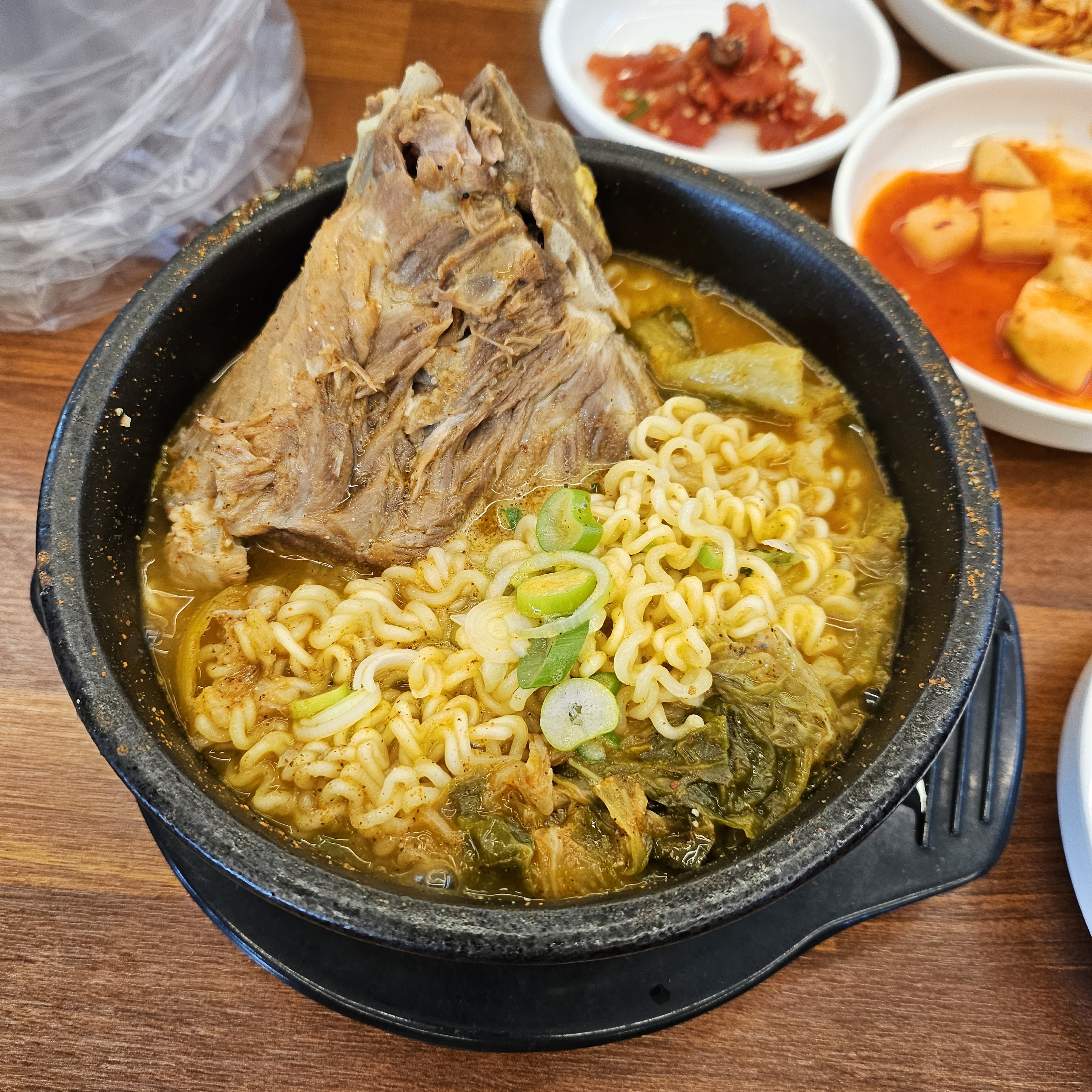 세종종가 왕뼈 감자탕 아름점